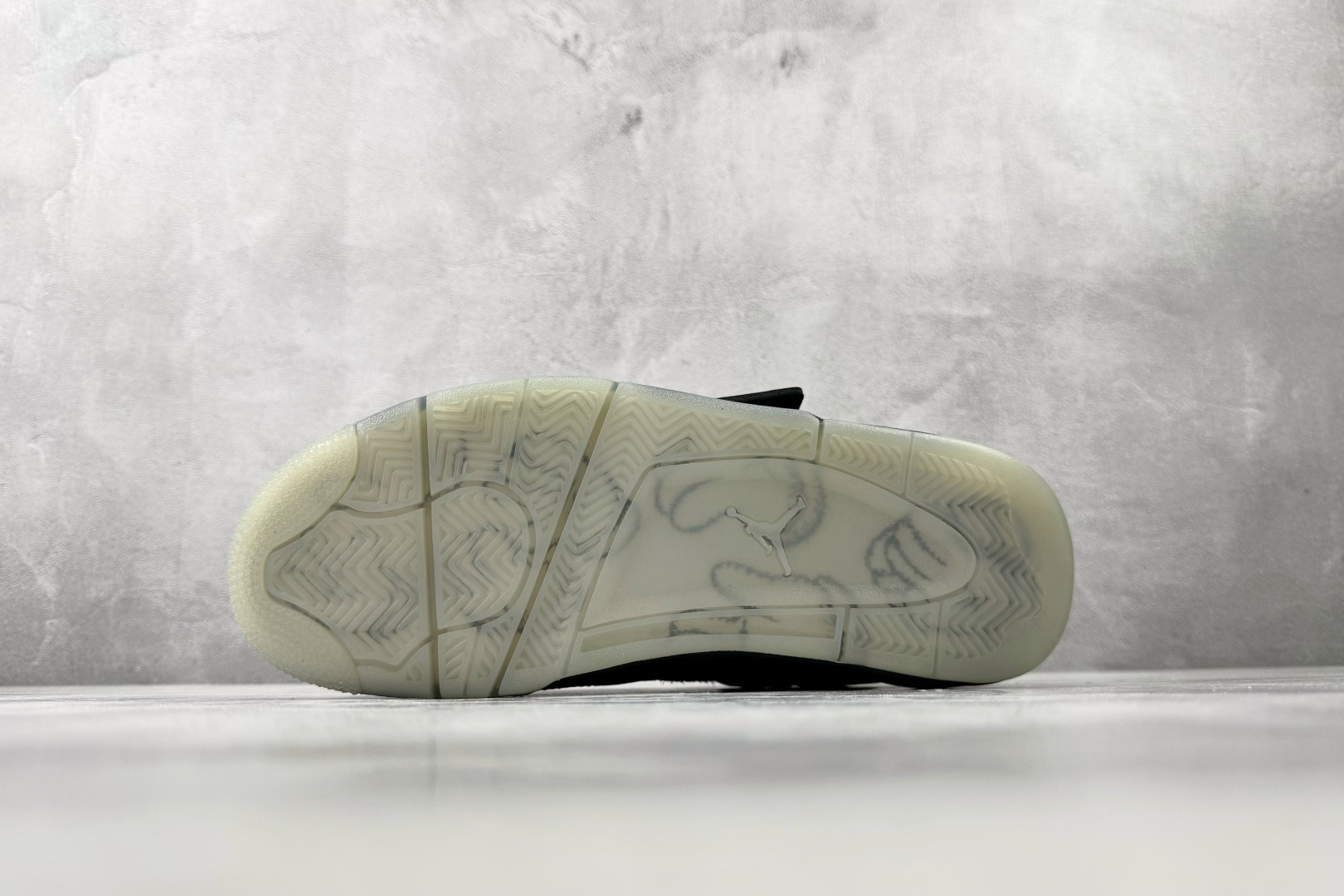 圈内最强四代 独家外贸特供 Jordan Air Jordan 4 kaws black 黑 930155-001