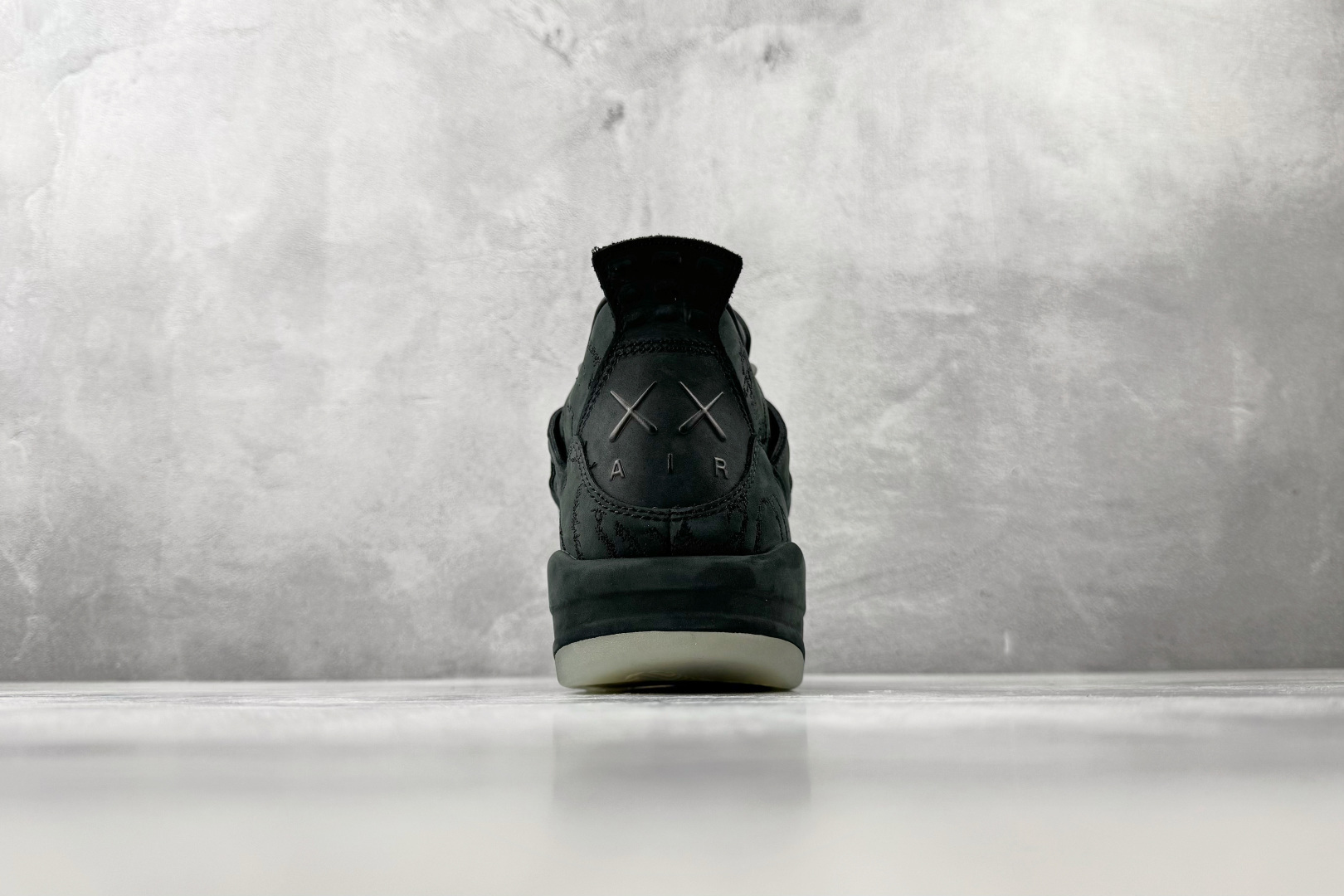 圈内最强四代 独家外贸特供 Jordan Air Jordan 4 kaws black 黑 930155-001