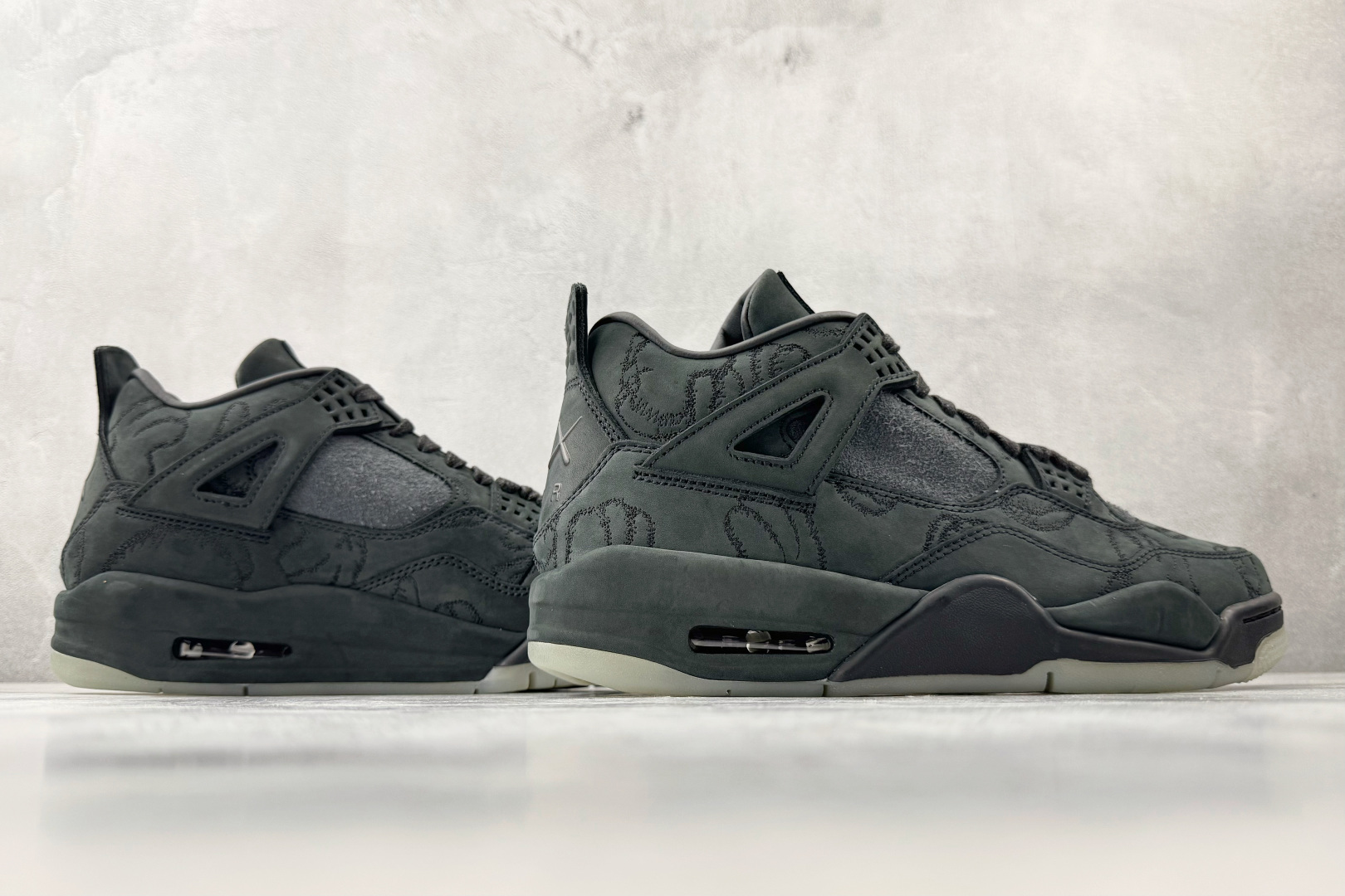 圈内最强四代 独家外贸特供 Jordan Air Jordan 4 kaws black 黑 930155-001