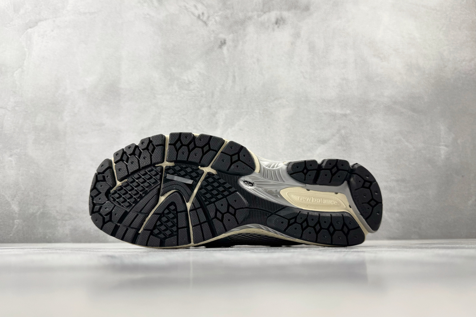 纯原出品 New Balance 1906L 银灰 U1906LAE-Top High Quatity Cheap Sneakers Fashion Clothing Clothes Bags handbags Shoes of all Brand wholesale With The best Quality And Beautiful Price from China Factory Chinese suppliers wholesaler seller 纯原出品 New Balance 1906L 银灰 U1906LAE