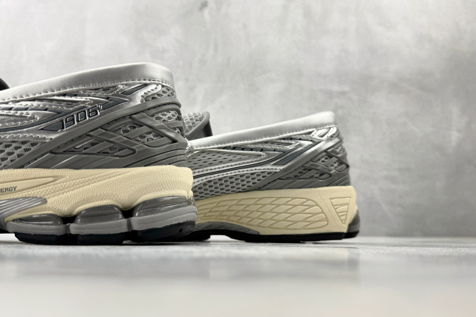 纯原出品 New Balance 1906L 银灰 U1906LAE-Top High Quatity Cheap Sneakers Fashion Clothing Clothes Bags handbags Shoes of all Brand wholesale With The best Quality And Beautiful Price from China Factory Chinese suppliers wholesaler seller 纯原出品 New Balance 1906L 银灰 U1906LAE