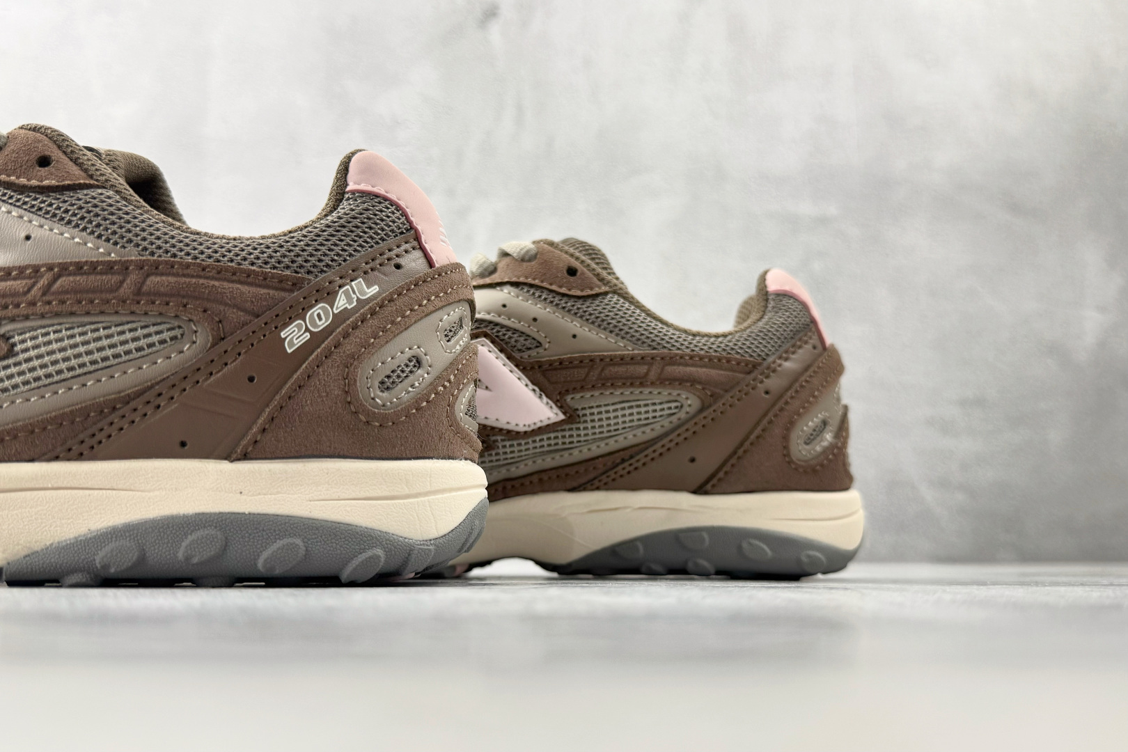 纯原出品 New Balance 204L 灰棕色 U204L273-Top High Quatity Cheap Sneakers Fashion Clothing Clothes Bags handbags Shoes of all Brand wholesale With The best Quality And Beautiful Price from China Factory Chinese suppliers wholesaler seller 纯原出品 New Balance 204L 灰棕色 U204L273