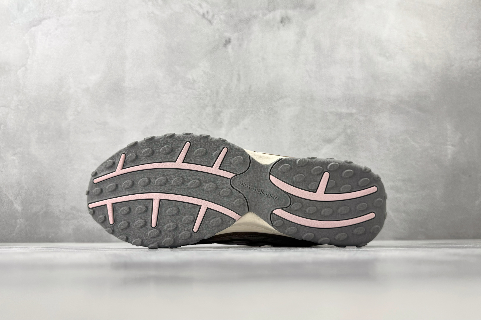 纯原出品 New Balance 204L 灰棕色 U204L273-Top High Quatity Cheap Sneakers Fashion Clothing Clothes Bags handbags Shoes of all Brand wholesale With The best Quality And Beautiful Price from China Factory Chinese suppliers wholesaler seller 纯原出品 New Balance 204L 灰棕色 U204L273