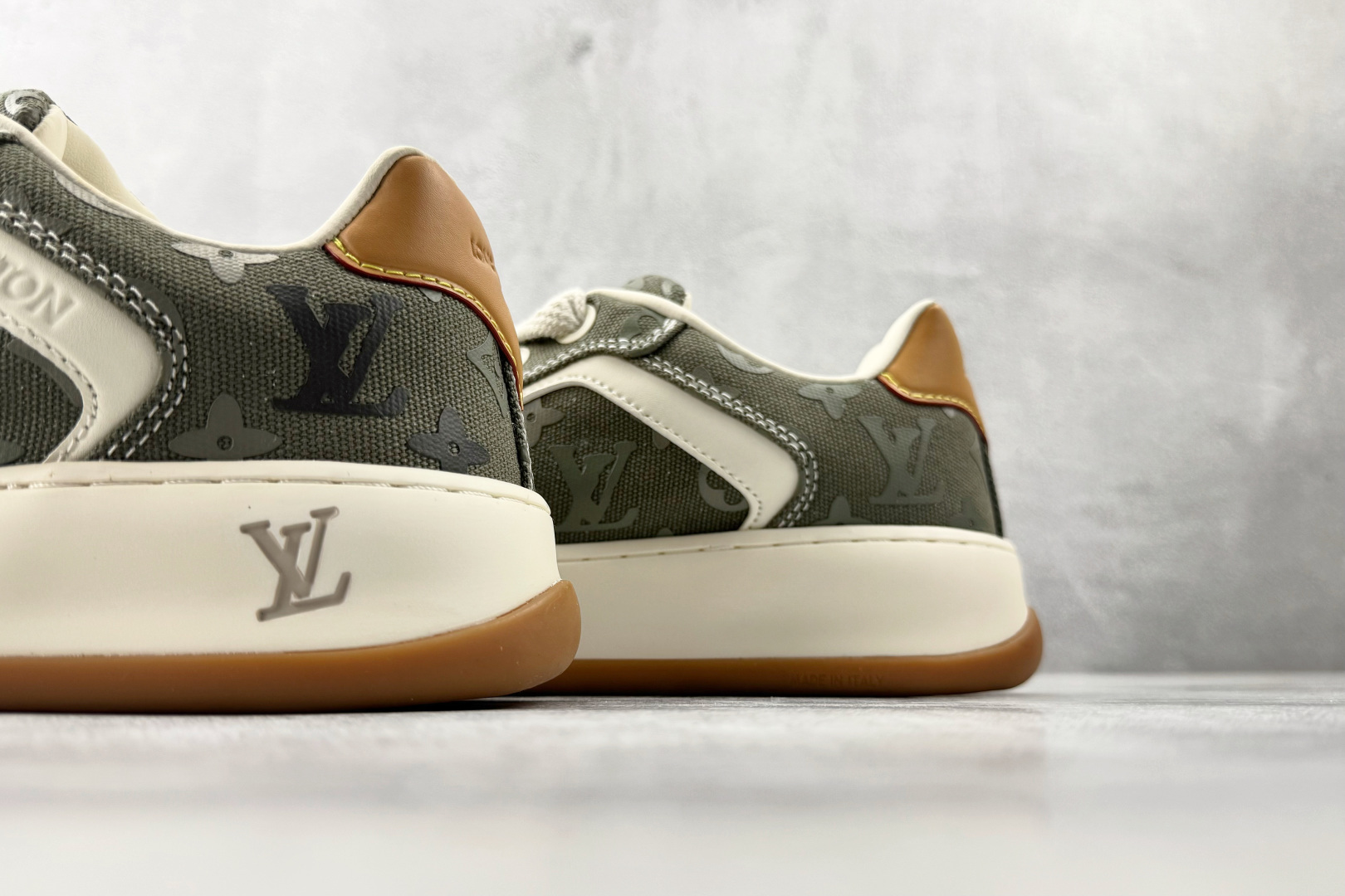 爆款跑量神器 LOUIS VUITTON Tilted 卡其绿 1AJAM1-Top High Quatity Cheap Sneakers Fashion Clothing Clothes Bags handbags Shoes of all Brand wholesale With The best Quality And Beautiful Price from China Factory Chinese suppliers wholesaler seller 爆款跑量神器 LOUIS VUITTON Tilted 卡其绿 1AJAM1