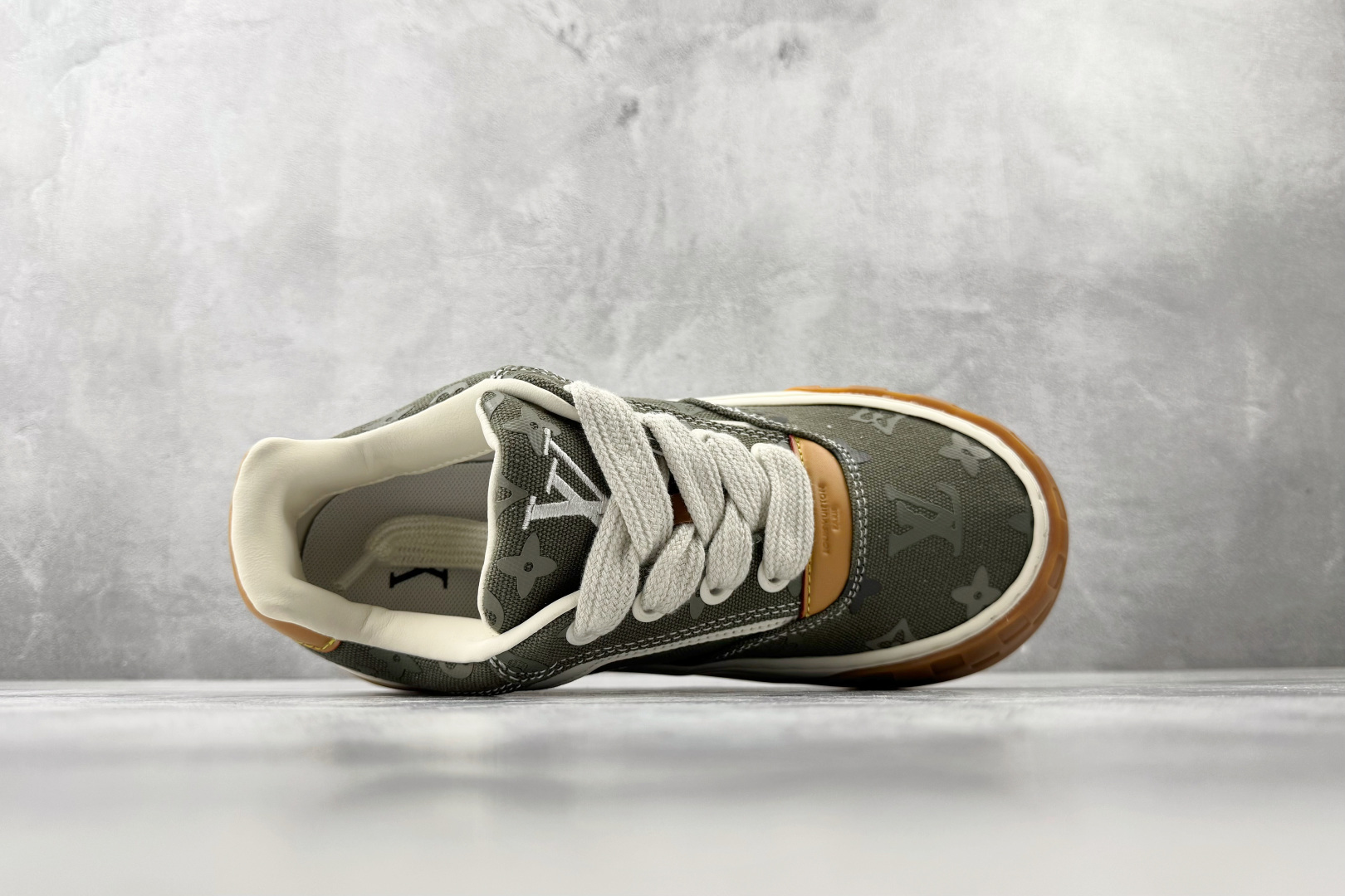 爆款跑量神器 LOUIS VUITTON Tilted 卡其绿 1AJAM1-Top High Quatity Cheap Sneakers Fashion Clothing Clothes Bags handbags Shoes of all Brand wholesale With The best Quality And Beautiful Price from China Factory Chinese suppliers wholesaler seller 爆款跑量神器 LOUIS VUITTON Tilted 卡其绿 1AJAM1