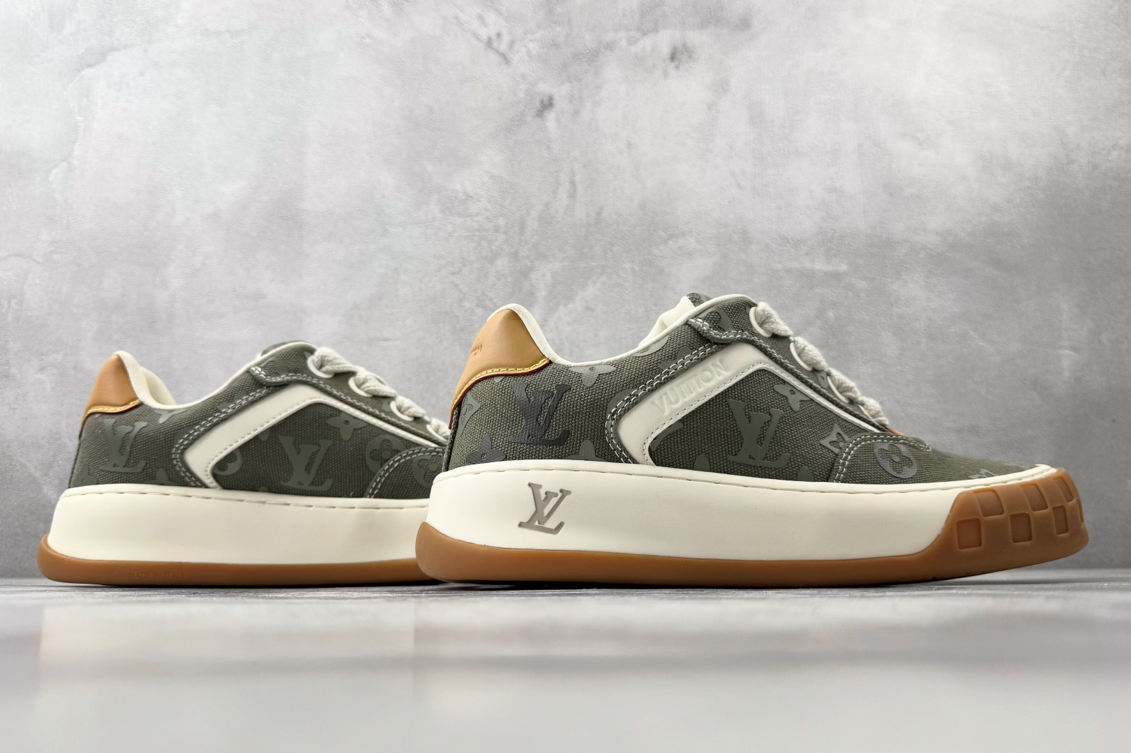 爆款跑量神器 LOUIS VUITTON Tilted 卡其绿 1AJAM1-Top High Quatity Cheap Sneakers Fashion Clothing Clothes Bags handbags Shoes of all Brand wholesale With The best Quality And Beautiful Price from China Factory Chinese suppliers wholesaler seller 爆款跑量神器 LOUIS VUITTON Tilted 卡其绿 1AJAM1
