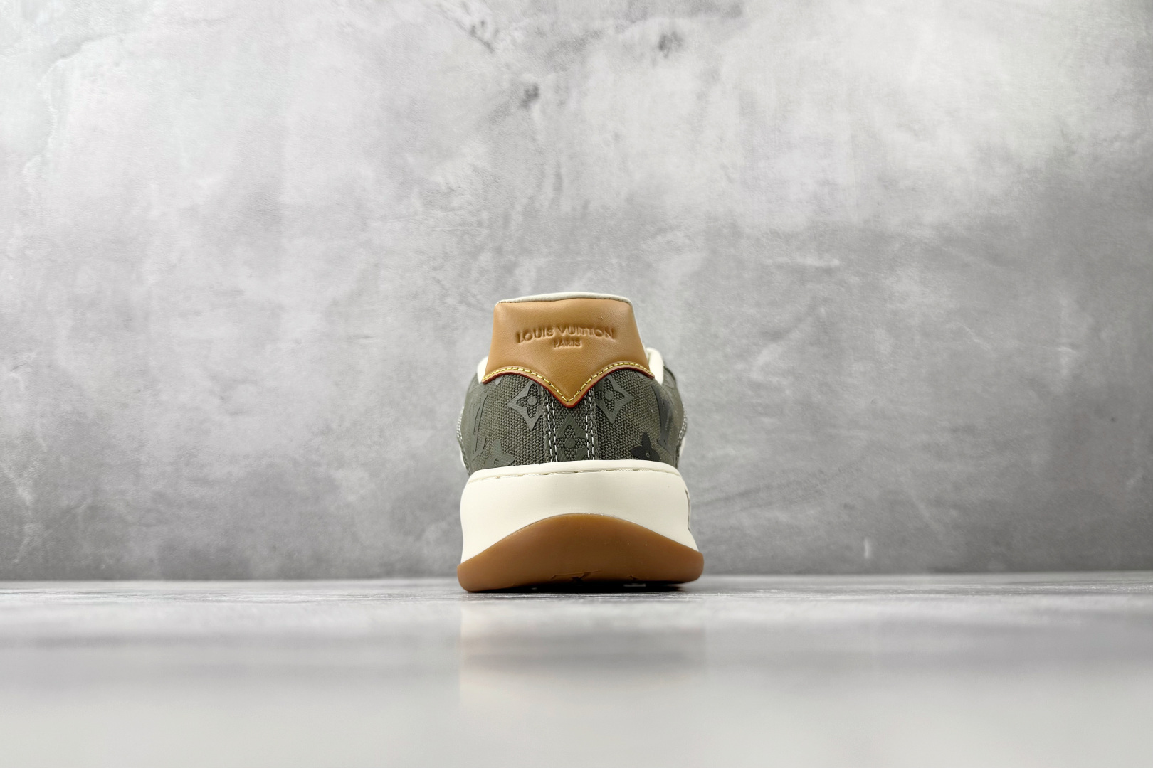 爆款跑量神器 LOUIS VUITTON Tilted 卡其绿 1AJAM1-Top High Quatity Cheap Sneakers Fashion Clothing Clothes Bags handbags Shoes of all Brand wholesale With The best Quality And Beautiful Price from China Factory Chinese suppliers wholesaler seller 爆款跑量神器 LOUIS VUITTON Tilted 卡其绿 1AJAM1