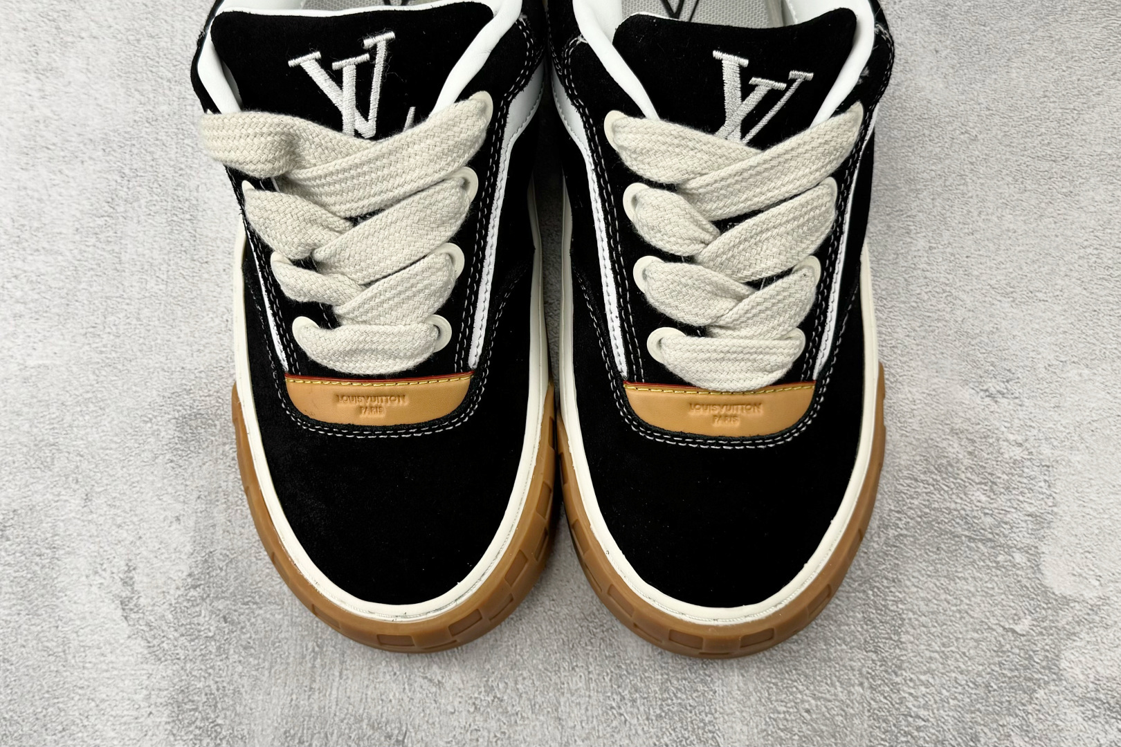 爆款跑量神器 LOUIS VUITTON Tilted 黑色 1AJ730-Top High Quatity Cheap Sneakers Fashion Clothing Clothes Bags handbags Shoes of all Brand wholesale With The best Quality And Beautiful Price from China Factory Chinese suppliers wholesaler seller 爆款跑量神器 LOUIS VUITTON Tilted 黑色 1AJ730
