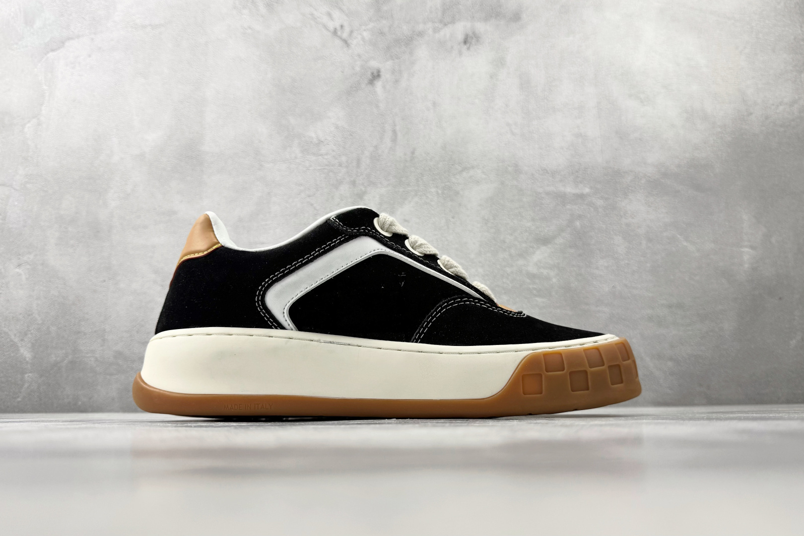 爆款跑量神器 LOUIS VUITTON Tilted 黑色 1AJ730-Top High Quatity Cheap Sneakers Fashion Clothing Clothes Bags handbags Shoes of all Brand wholesale With The best Quality And Beautiful Price from China Factory Chinese suppliers wholesaler seller 爆款跑量神器 LOUIS VUITTON Tilted 黑色 1AJ730