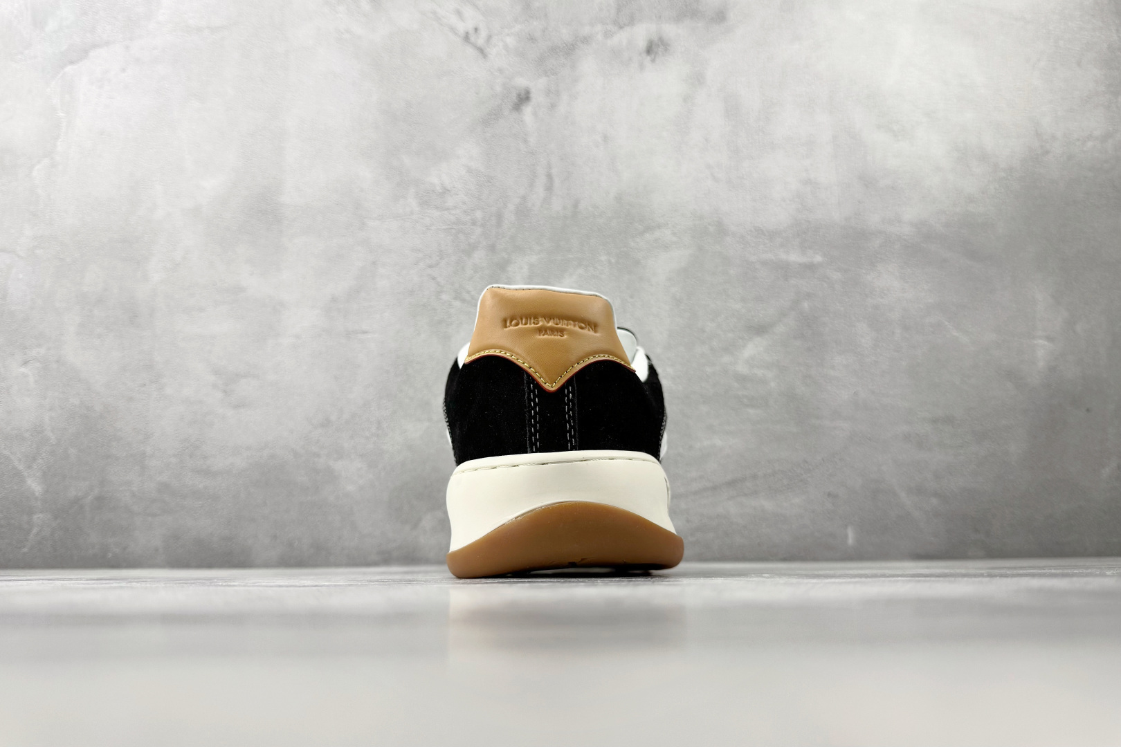 爆款跑量神器 LOUIS VUITTON Tilted 黑色 1AJ730-Top High Quatity Cheap Sneakers Fashion Clothing Clothes Bags handbags Shoes of all Brand wholesale With The best Quality And Beautiful Price from China Factory Chinese suppliers wholesaler seller 爆款跑量神器 LOUIS VUITTON Tilted 黑色 1AJ730