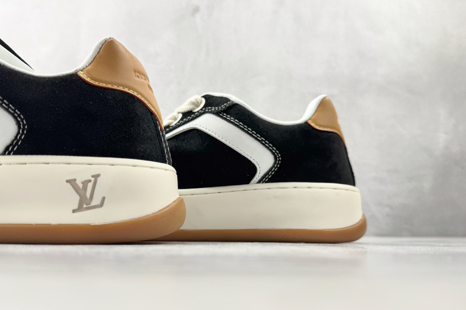 爆款跑量神器 LOUIS VUITTON Tilted 黑色 1AJ730-Top High Quatity Cheap Sneakers Fashion Clothing Clothes Bags handbags Shoes of all Brand wholesale With The best Quality And Beautiful Price from China Factory Chinese suppliers wholesaler seller 爆款跑量神器 LOUIS VUITTON Tilted 黑色 1AJ730