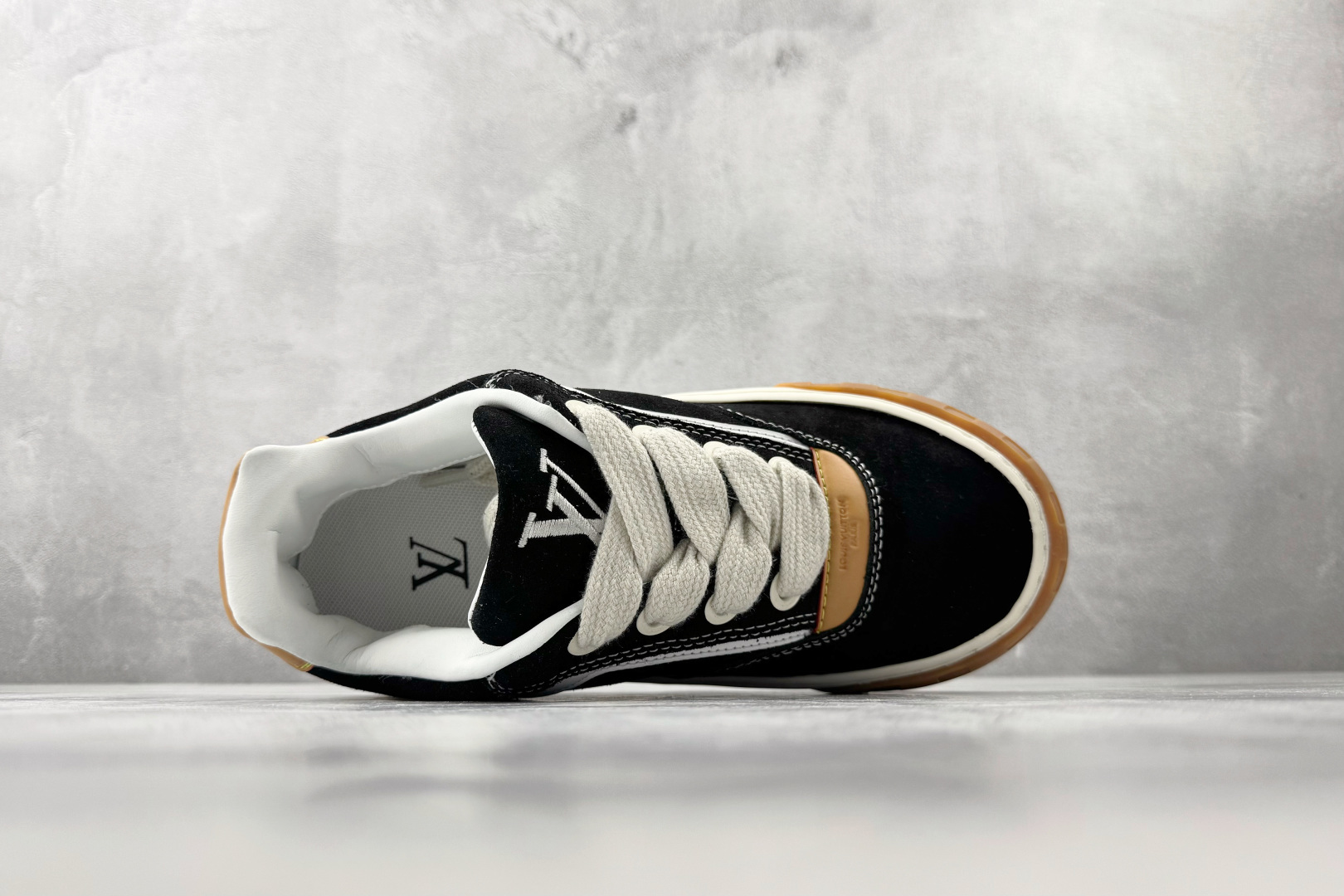 爆款跑量神器 LOUIS VUITTON Tilted 黑色 1AJ730-Top High Quatity Cheap Sneakers Fashion Clothing Clothes Bags handbags Shoes of all Brand wholesale With The best Quality And Beautiful Price from China Factory Chinese suppliers wholesaler seller 爆款跑量神器 LOUIS VUITTON Tilted 黑色 1AJ730