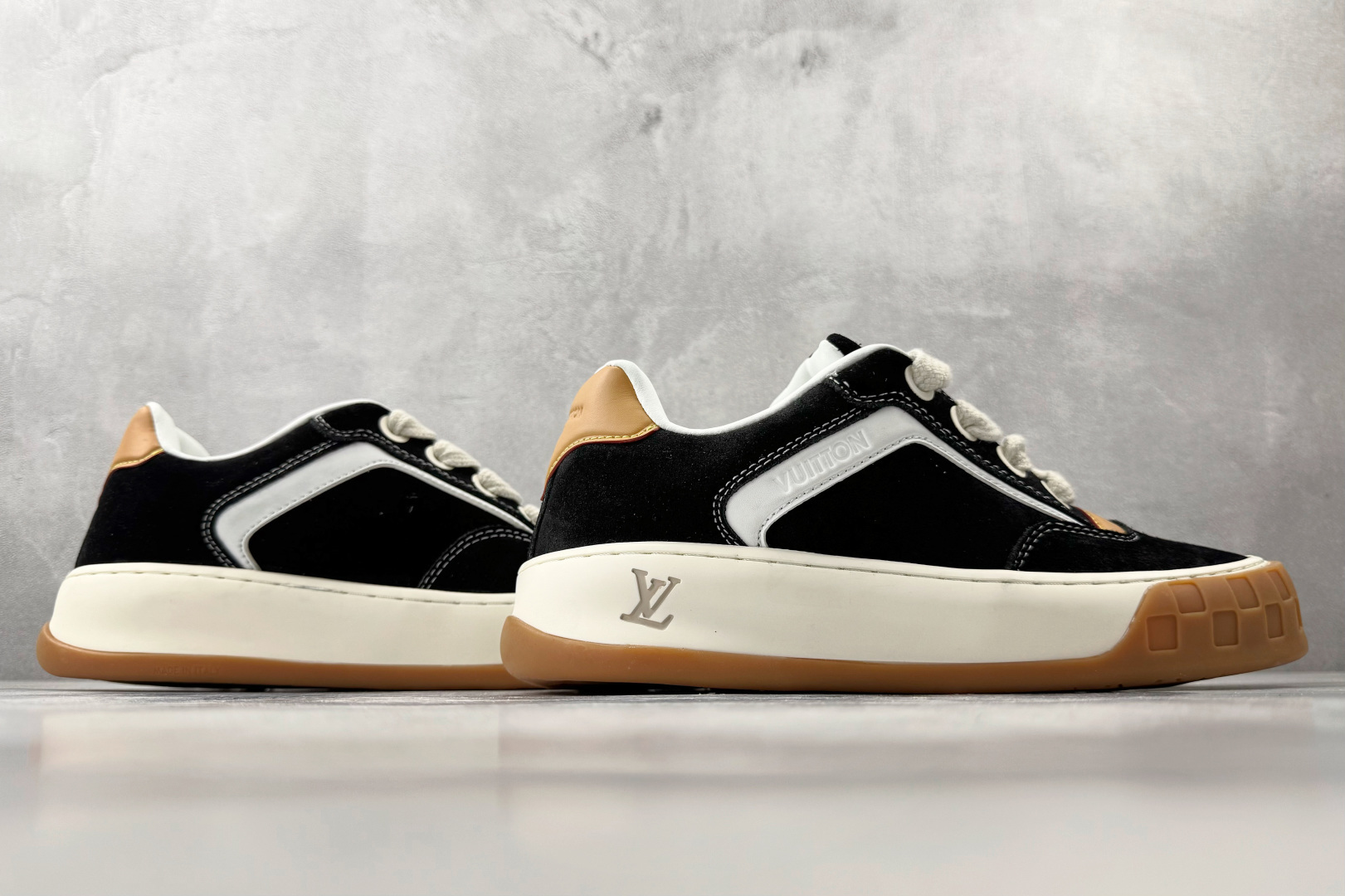 爆款跑量神器 LOUIS VUITTON Tilted 黑色 1AJ730-Top High Quatity Cheap Sneakers Fashion Clothing Clothes Bags handbags Shoes of all Brand wholesale With The best Quality And Beautiful Price from China Factory Chinese suppliers wholesaler seller 爆款跑量神器 LOUIS VUITTON Tilted 黑色 1AJ730