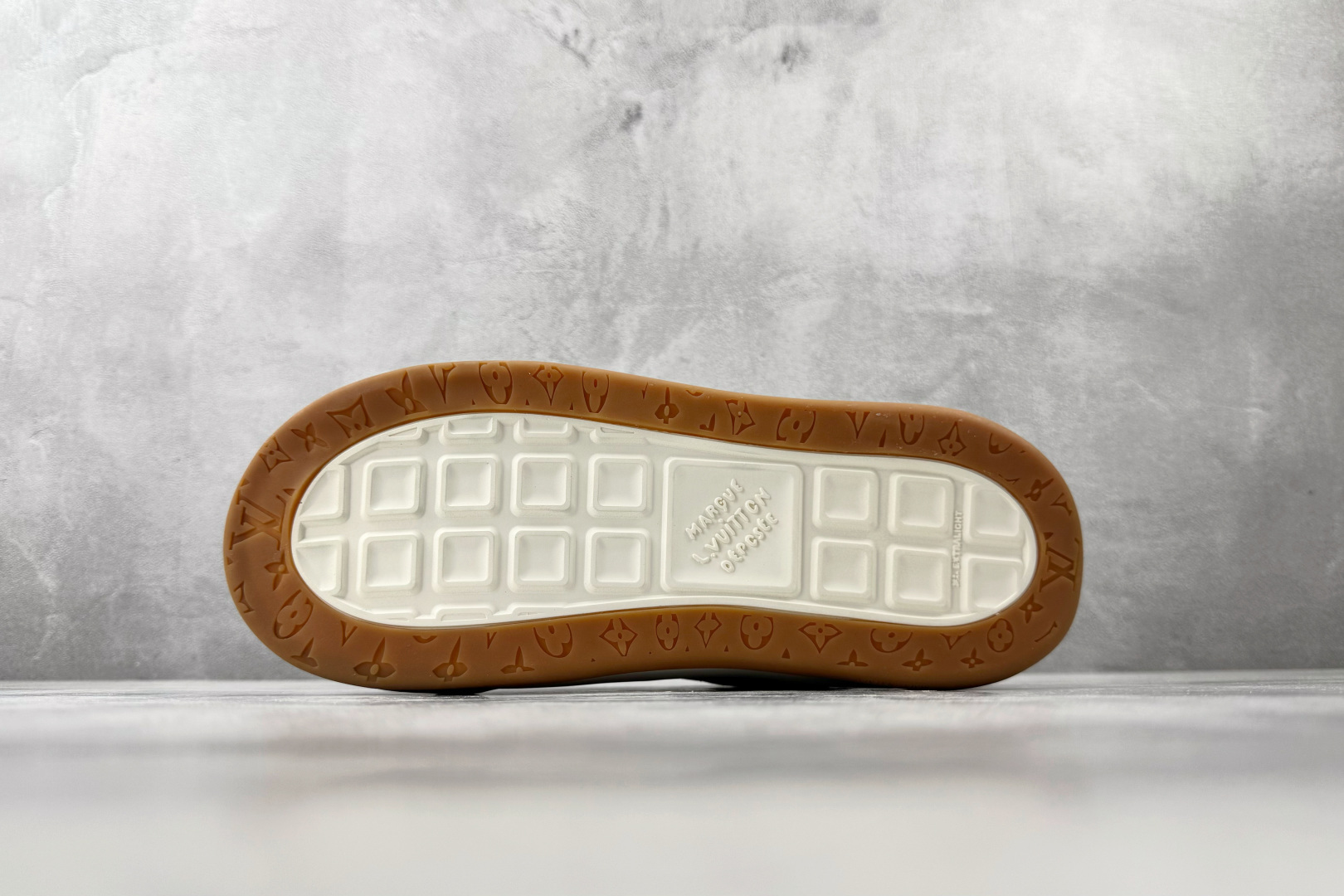 爆款跑量神器 LOUIS VUITTON Tilted 黑色 1AJ730-Top High Quatity Cheap Sneakers Fashion Clothing Clothes Bags handbags Shoes of all Brand wholesale With The best Quality And Beautiful Price from China Factory Chinese suppliers wholesaler seller 爆款跑量神器 LOUIS VUITTON Tilted 黑色 1AJ730
