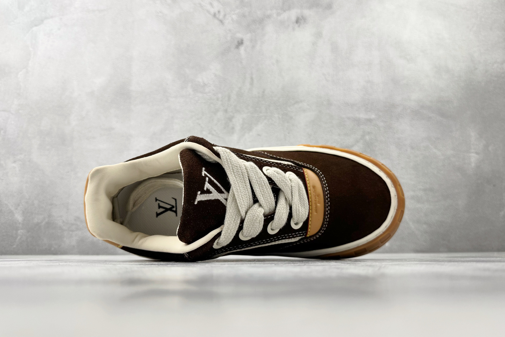 爆款跑量神器 LOUIS VUITTON Tilted 栗色 1AJ766-Top High Quatity Cheap Sneakers Fashion Clothing Clothes Bags handbags Shoes of all Brand wholesale With The best Quality And Beautiful Price from China Factory Chinese suppliers wholesaler seller 爆款跑量神器 LOUIS VUITTON Tilted 栗色 1AJ766