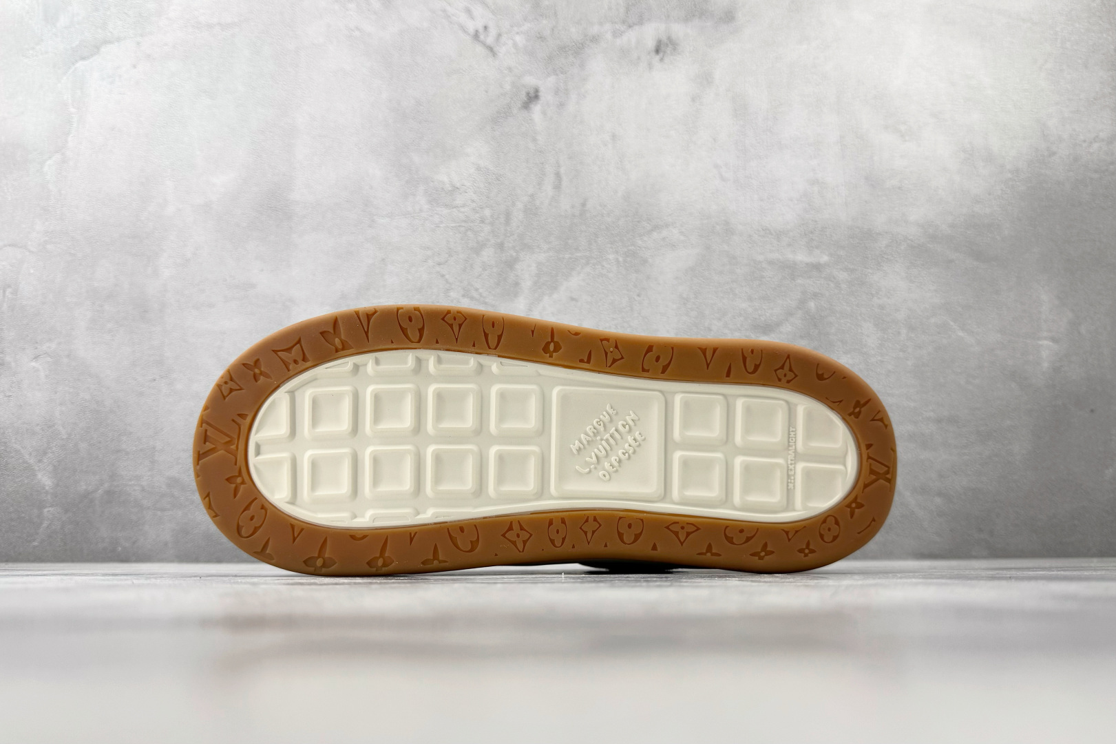 爆款跑量神器 LOUIS VUITTON Tilted 栗色 1AJ766-Top High Quatity Cheap Sneakers Fashion Clothing Clothes Bags handbags Shoes of all Brand wholesale With The best Quality And Beautiful Price from China Factory Chinese suppliers wholesaler seller 爆款跑量神器 LOUIS VUITTON Tilted 栗色 1AJ766