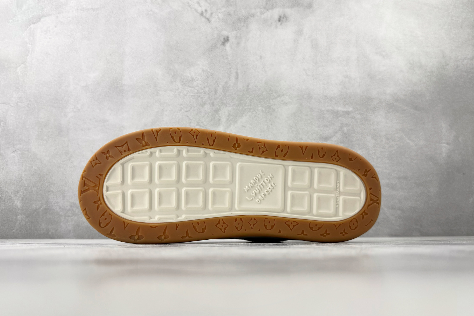 爆款跑量神器 LOUIS VUITTON Tilted 黄绒 1AJVX4-Top High Quatity Cheap Sneakers Fashion Clothing Clothes Bags handbags Shoes of all Brand wholesale With The best Quality And Beautiful Price from China Factory Chinese suppliers wholesaler seller 爆款跑量神器 LOUIS VUITTON Tilted 黄绒 1AJVX4