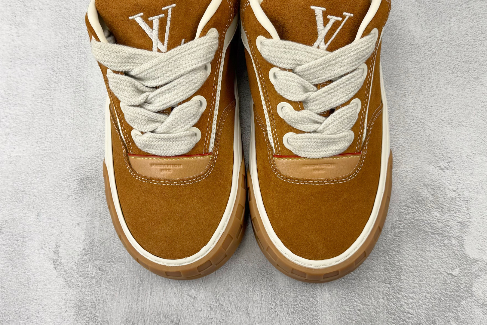 爆款跑量神器 LOUIS VUITTON Tilted 黄绒 1AJVX4-Top High Quatity Cheap Sneakers Fashion Clothing Clothes Bags handbags Shoes of all Brand wholesale With The best Quality And Beautiful Price from China Factory Chinese suppliers wholesaler seller 爆款跑量神器 LOUIS VUITTON Tilted 黄绒 1AJVX4