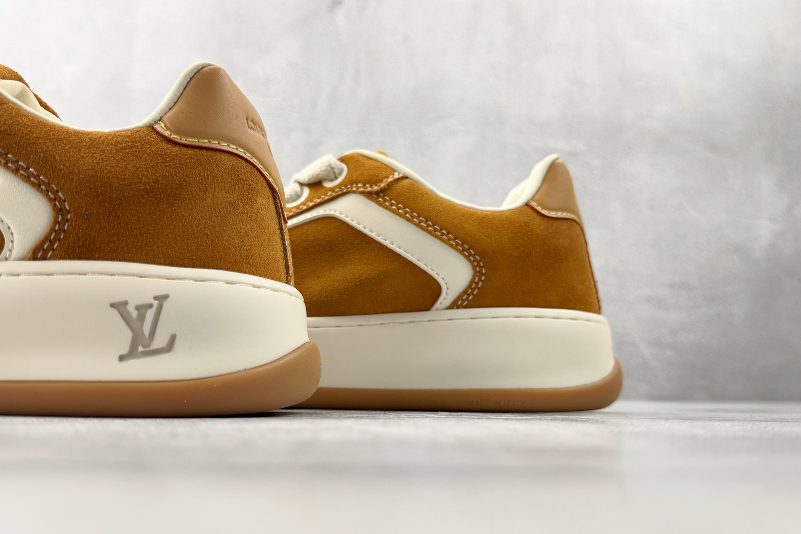 爆款跑量神器 LOUIS VUITTON Tilted 黄绒 1AJVX4-Top High Quatity Cheap Sneakers Fashion Clothing Clothes Bags handbags Shoes of all Brand wholesale With The best Quality And Beautiful Price from China Factory Chinese suppliers wholesaler seller 爆款跑量神器 LOUIS VUITTON Tilted 黄绒 1AJVX4