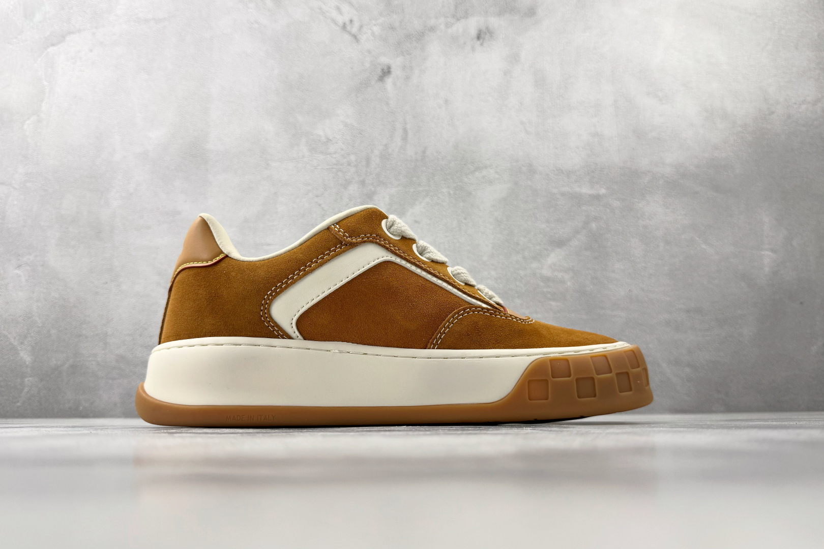 爆款跑量神器 LOUIS VUITTON Tilted 黄绒 1AJVX4-Top High Quatity Cheap Sneakers Fashion Clothing Clothes Bags handbags Shoes of all Brand wholesale With The best Quality And Beautiful Price from China Factory Chinese suppliers wholesaler seller 爆款跑量神器 LOUIS VUITTON Tilted 黄绒 1AJVX4