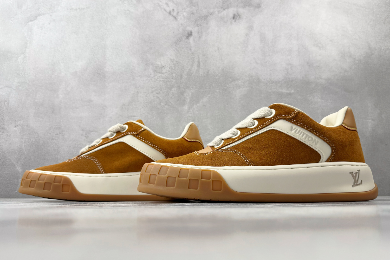 爆款跑量神器 LOUIS VUITTON Tilted 黄绒 1AJVX4-Top High Quatity Cheap Sneakers Fashion Clothing Clothes Bags handbags Shoes of all Brand wholesale With The best Quality And Beautiful Price from China Factory Chinese suppliers wholesaler seller 爆款跑量神器 LOUIS VUITTON Tilted 黄绒 1AJVX4