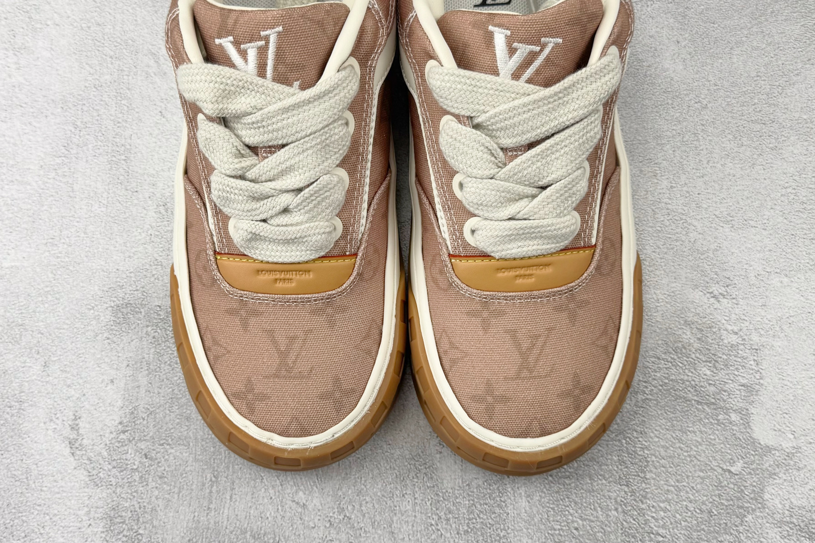爆款跑量神器 LOUIS VUITTON Tilted 浅褐 1AJW74-Top High Quatity Cheap Sneakers Fashion Clothing Clothes Bags handbags Shoes of all Brand wholesale With The best Quality And Beautiful Price from China Factory Chinese suppliers wholesaler seller 爆款跑量神器 LOUIS VUITTON Tilted 浅褐 1AJW74