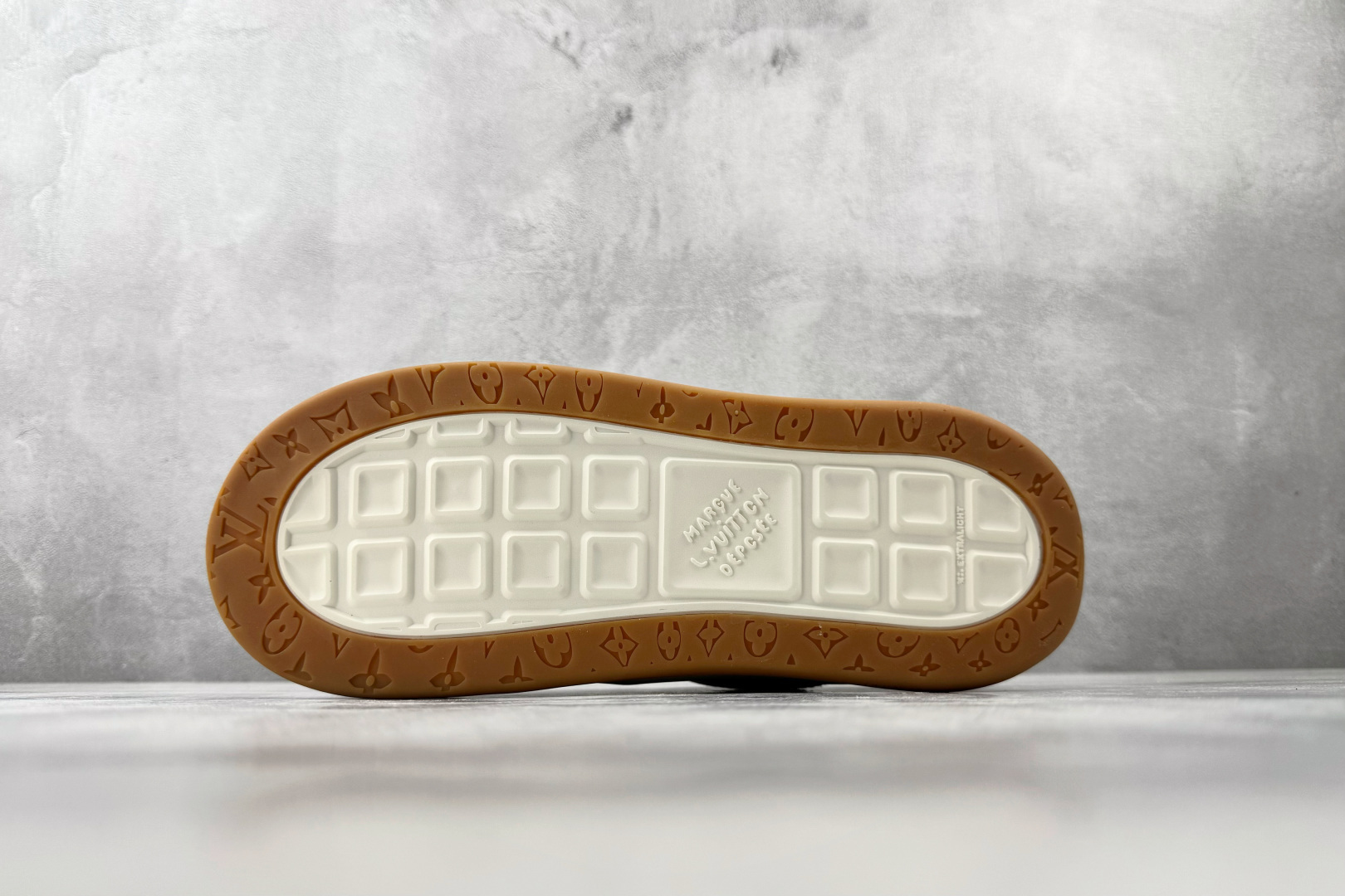 爆款跑量神器 LOUIS VUITTON Tilted 浅褐 1AJW74-Top High Quatity Cheap Sneakers Fashion Clothing Clothes Bags handbags Shoes of all Brand wholesale With The best Quality And Beautiful Price from China Factory Chinese suppliers wholesaler seller 爆款跑量神器 LOUIS VUITTON Tilted 浅褐 1AJW74