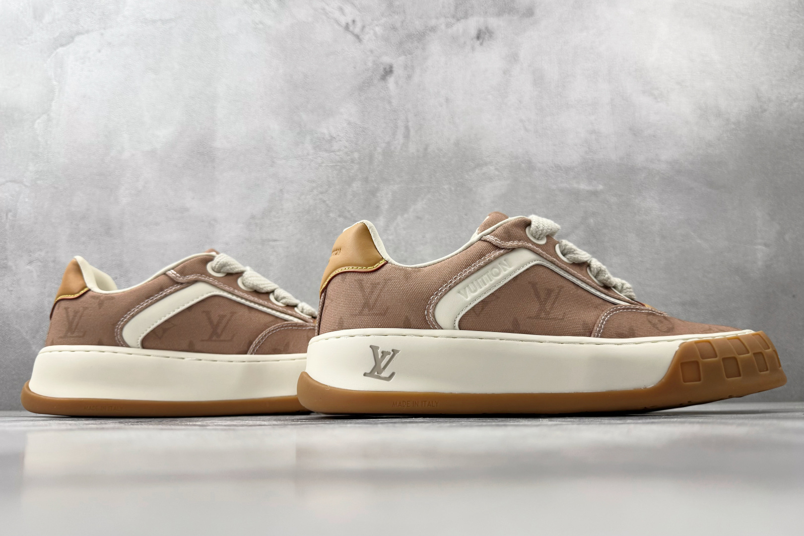 爆款跑量神器 LOUIS VUITTON Tilted 浅褐 1AJW74-Top High Quatity Cheap Sneakers Fashion Clothing Clothes Bags handbags Shoes of all Brand wholesale With The best Quality And Beautiful Price from China Factory Chinese suppliers wholesaler seller 爆款跑量神器 LOUIS VUITTON Tilted 浅褐 1AJW74