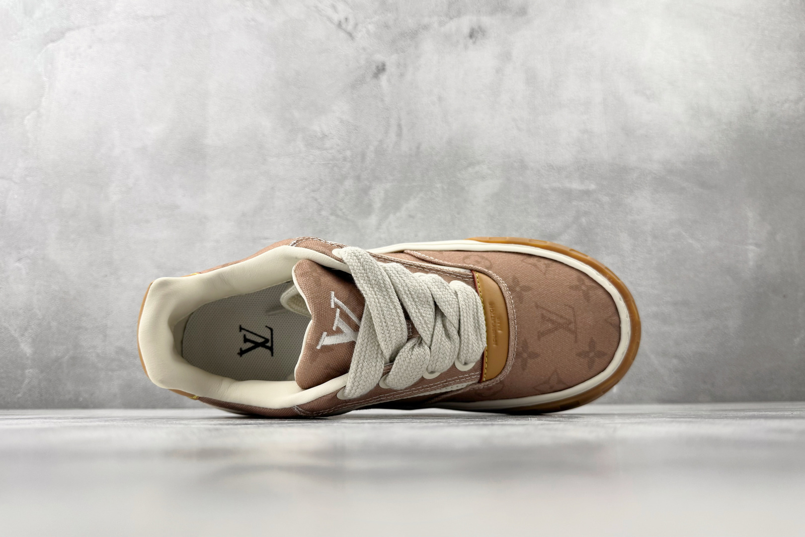 爆款跑量神器 LOUIS VUITTON Tilted 浅褐 1AJW74-Top High Quatity Cheap Sneakers Fashion Clothing Clothes Bags handbags Shoes of all Brand wholesale With The best Quality And Beautiful Price from China Factory Chinese suppliers wholesaler seller 爆款跑量神器 LOUIS VUITTON Tilted 浅褐 1AJW74