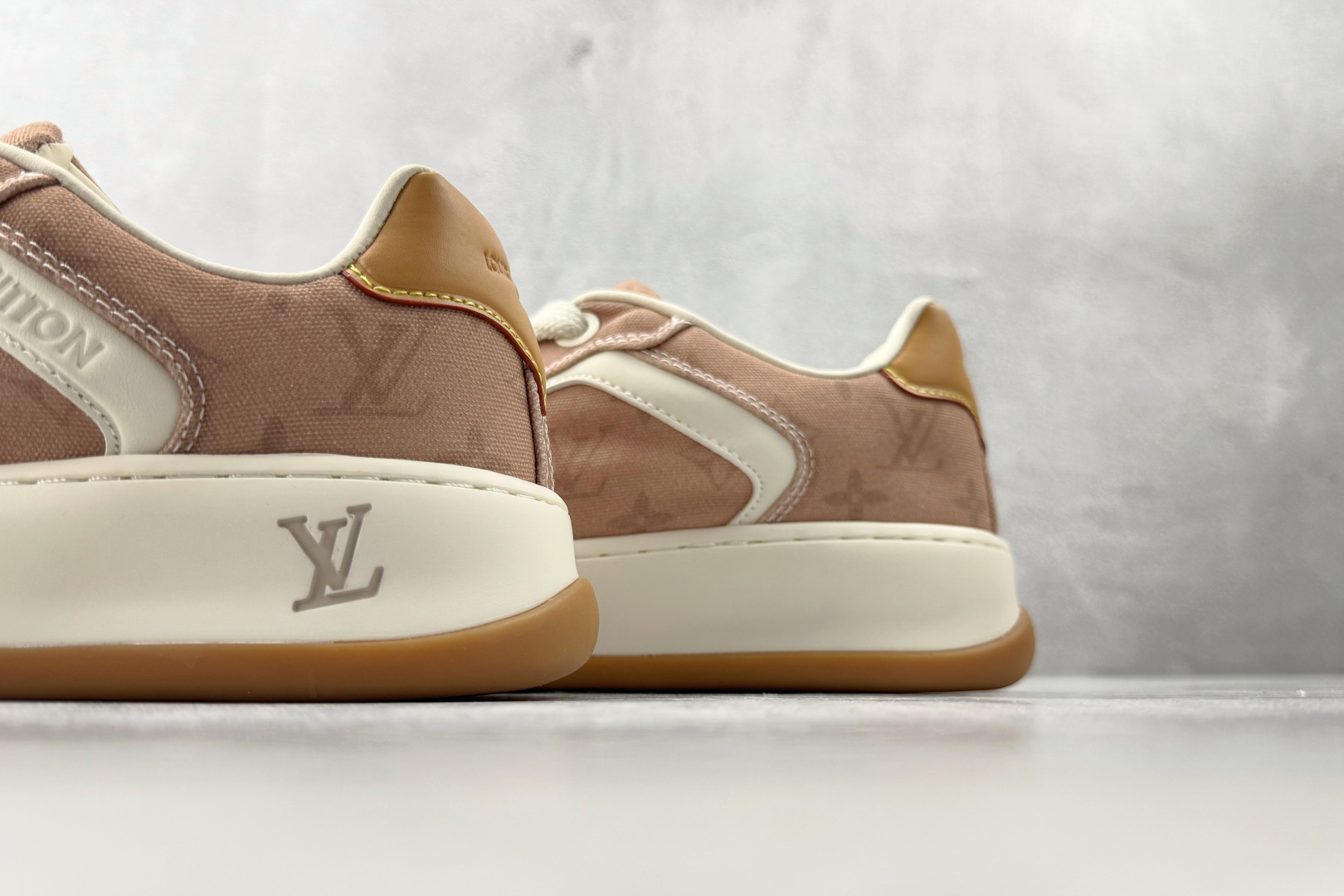 爆款跑量神器 LOUIS VUITTON Tilted 浅褐 1AJW74-Top High Quatity Cheap Sneakers Fashion Clothing Clothes Bags handbags Shoes of all Brand wholesale With The best Quality And Beautiful Price from China Factory Chinese suppliers wholesaler seller 爆款跑量神器 LOUIS VUITTON Tilted 浅褐 1AJW74