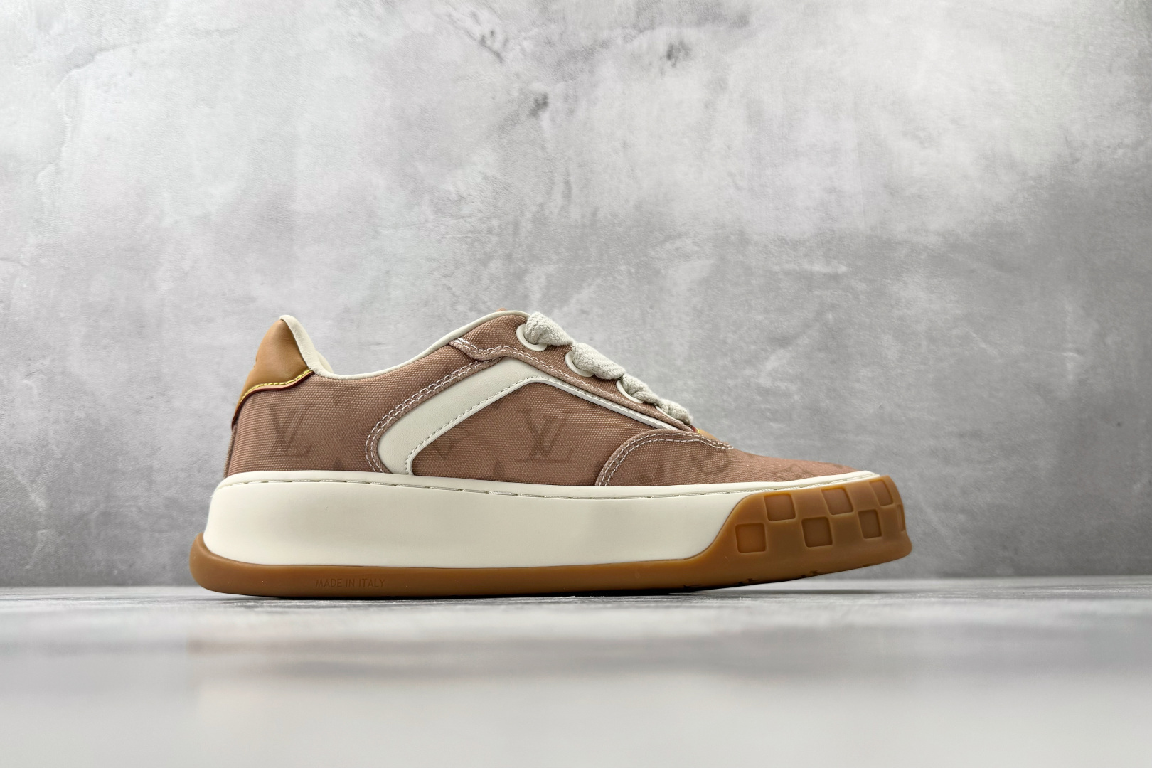 爆款跑量神器 LOUIS VUITTON Tilted 浅褐 1AJW74-Top High Quatity Cheap Sneakers Fashion Clothing Clothes Bags handbags Shoes of all Brand wholesale With The best Quality And Beautiful Price from China Factory Chinese suppliers wholesaler seller 爆款跑量神器 LOUIS VUITTON Tilted 浅褐 1AJW74