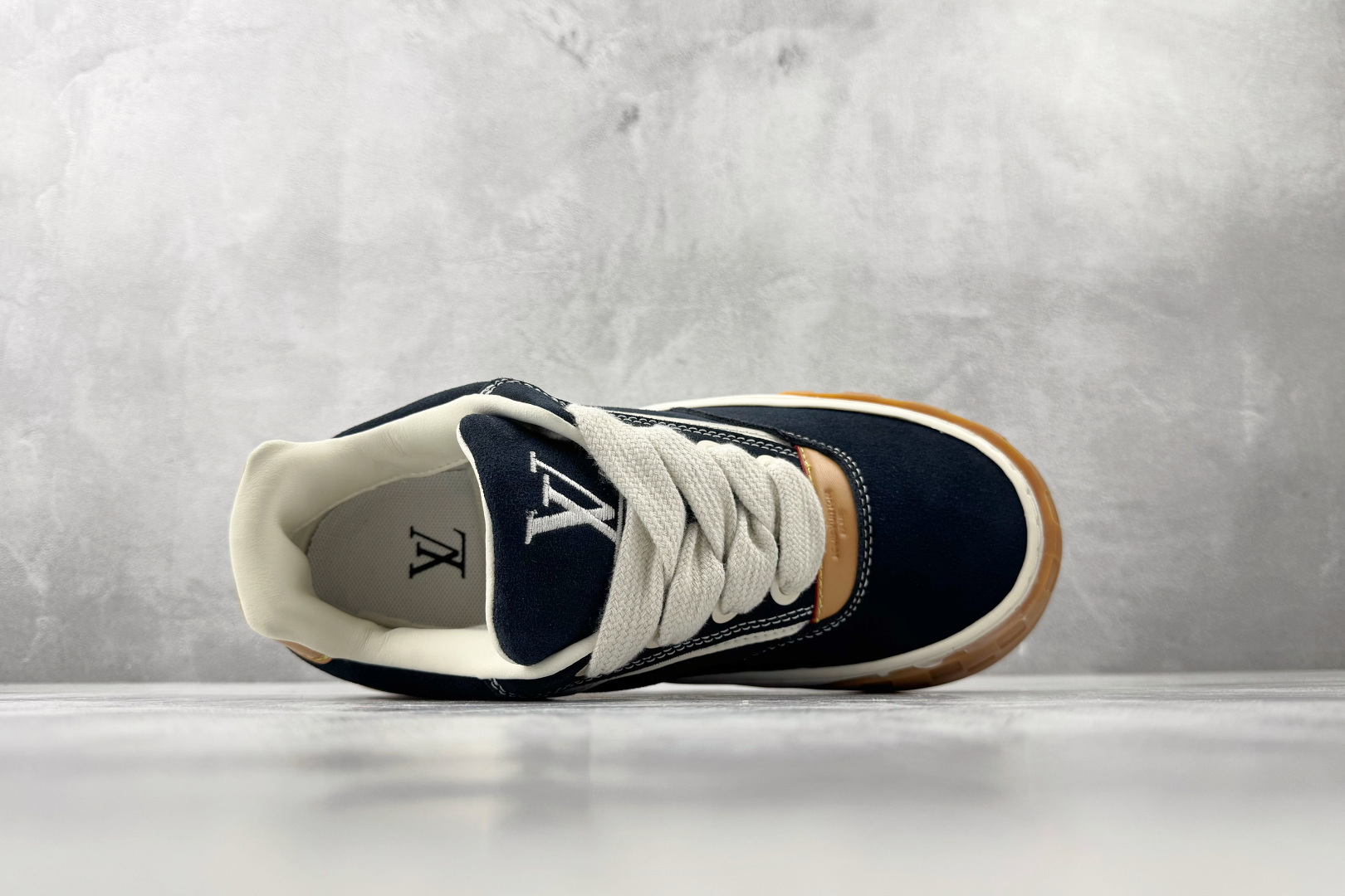 爆款跑量神器 LOUIS VUITTON Tilted 海军蓝 1AJ749-Top High Quatity Cheap Sneakers Fashion Clothing Clothes Bags handbags Shoes of all Brand wholesale With The best Quality And Beautiful Price from China Factory Chinese suppliers wholesaler seller 爆款跑量神器 LOUIS VUITTON Tilted 海军蓝 1AJ749