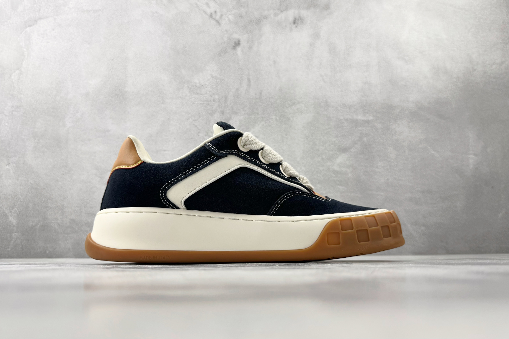 爆款跑量神器 LOUIS VUITTON Tilted 海军蓝 1AJ749-Top High Quatity Cheap Sneakers Fashion Clothing Clothes Bags handbags Shoes of all Brand wholesale With The best Quality And Beautiful Price from China Factory Chinese suppliers wholesaler seller 爆款跑量神器 LOUIS VUITTON Tilted 海军蓝 1AJ749