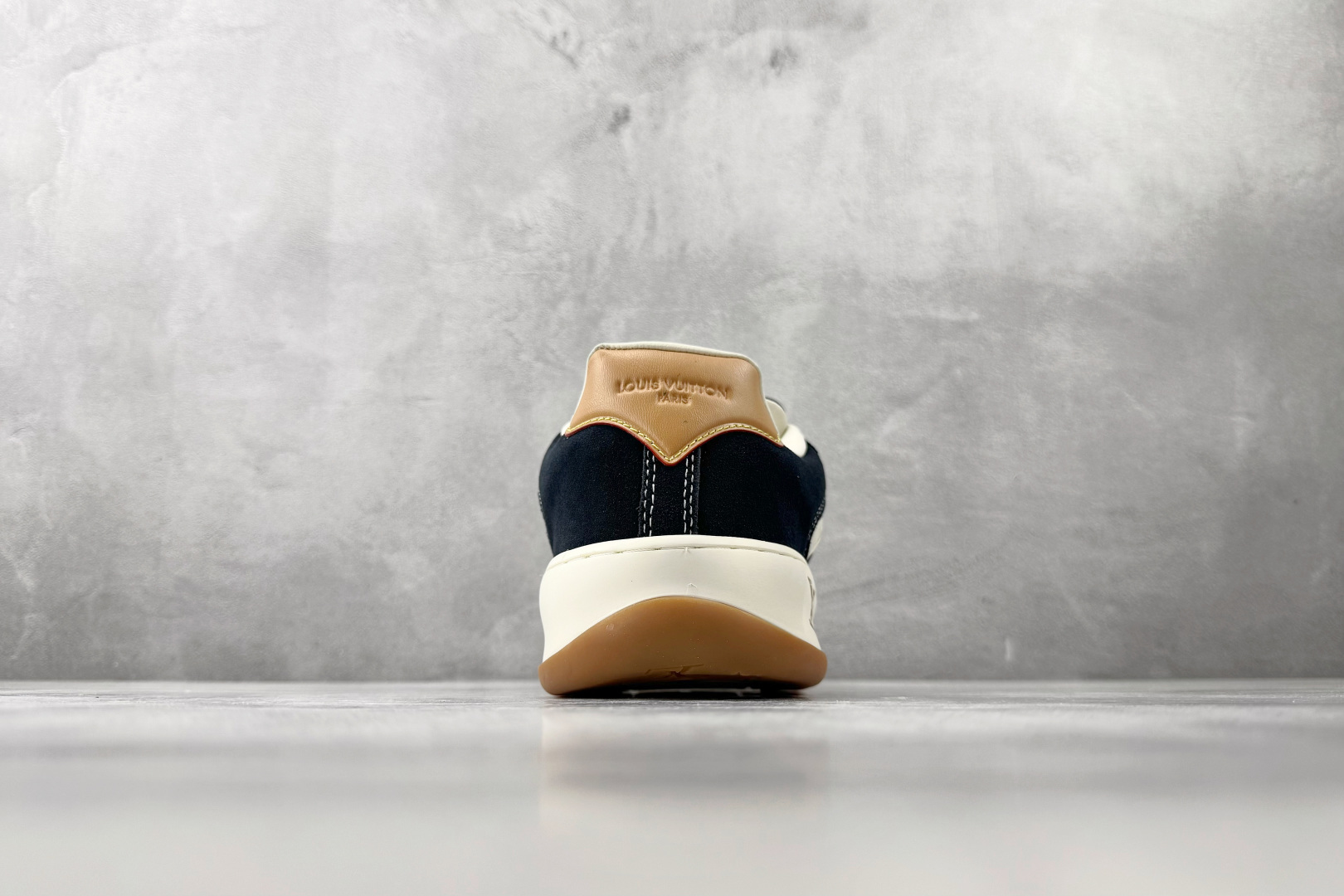 爆款跑量神器 LOUIS VUITTON Tilted 海军蓝 1AJ749-Top High Quatity Cheap Sneakers Fashion Clothing Clothes Bags handbags Shoes of all Brand wholesale With The best Quality And Beautiful Price from China Factory Chinese suppliers wholesaler seller 爆款跑量神器 LOUIS VUITTON Tilted 海军蓝 1AJ749
