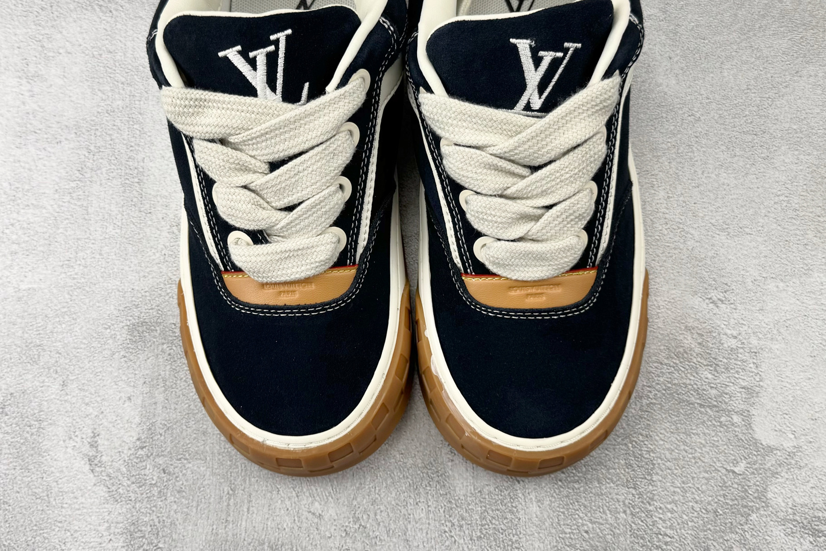 爆款跑量神器 LOUIS VUITTON Tilted 海军蓝 1AJ749-Top High Quatity Cheap Sneakers Fashion Clothing Clothes Bags handbags Shoes of all Brand wholesale With The best Quality And Beautiful Price from China Factory Chinese suppliers wholesaler seller 爆款跑量神器 LOUIS VUITTON Tilted 海军蓝 1AJ749