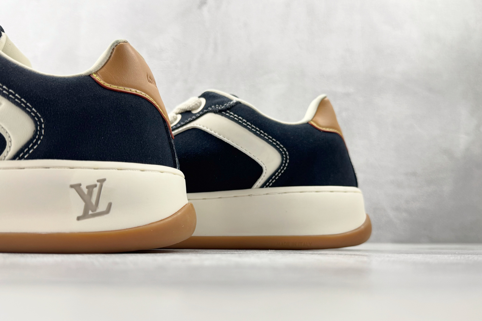 爆款跑量神器 LOUIS VUITTON Tilted 海军蓝 1AJ749-Top High Quatity Cheap Sneakers Fashion Clothing Clothes Bags handbags Shoes of all Brand wholesale With The best Quality And Beautiful Price from China Factory Chinese suppliers wholesaler seller 爆款跑量神器 LOUIS VUITTON Tilted 海军蓝 1AJ749