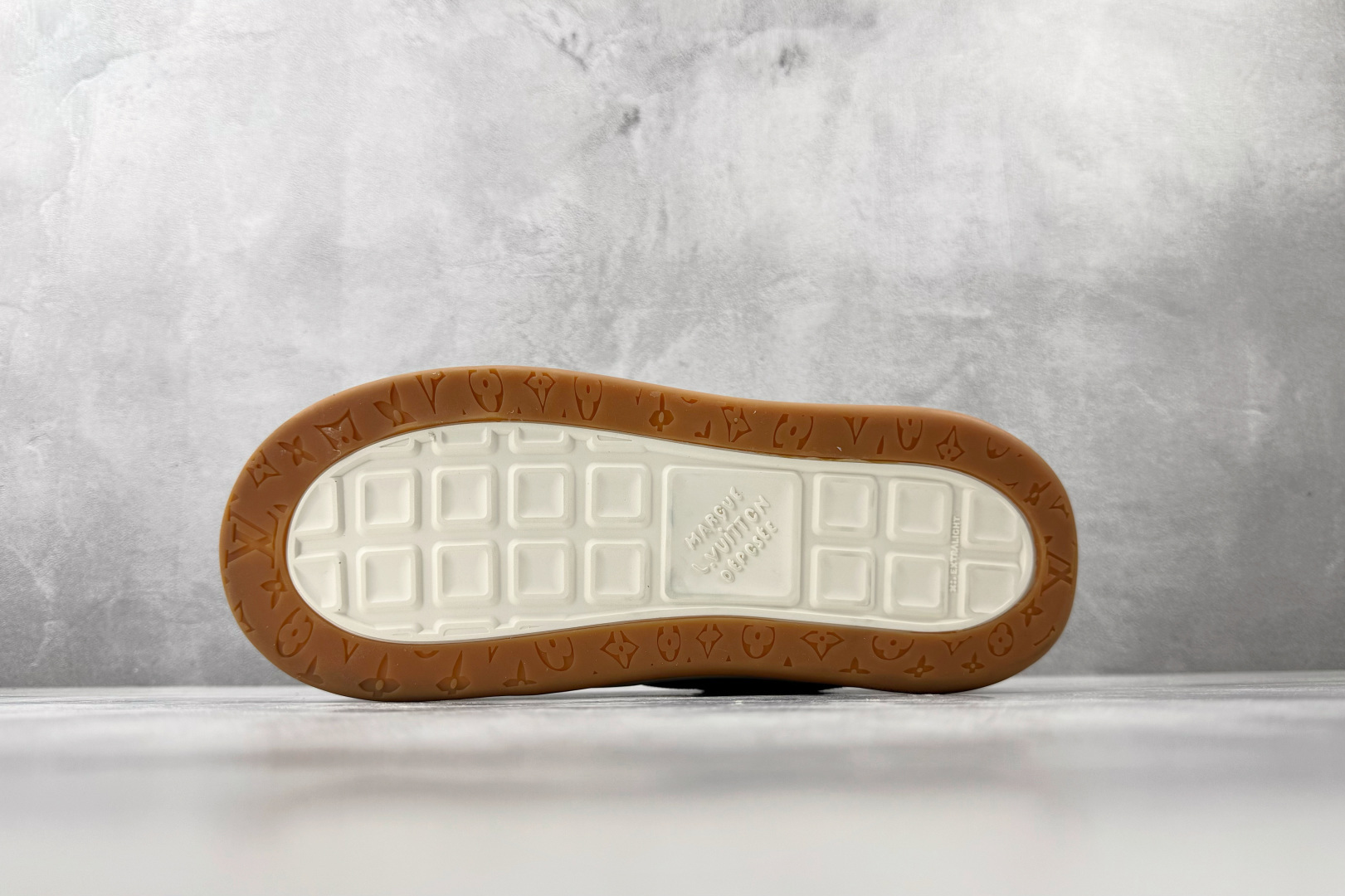 爆款跑量神器 LOUIS VUITTON Tilted 海军蓝 1AJ749-Top High Quatity Cheap Sneakers Fashion Clothing Clothes Bags handbags Shoes of all Brand wholesale With The best Quality And Beautiful Price from China Factory Chinese suppliers wholesaler seller 爆款跑量神器 LOUIS VUITTON Tilted 海军蓝 1AJ749