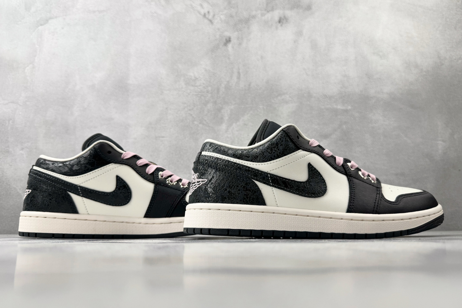 Jordan Air Jordan 1 SE Iced Carmine炭黑 II0595-001-Top High Quatity Cheap Sneakers Fashion Clothing Clothes Bags handbags Shoes of all Brand wholesale With The best Quality And Beautiful Price from China Factory Chinese suppliers wholesaler seller Jordan Air Jordan 1 SE Iced Carmine炭黑 II0595-001