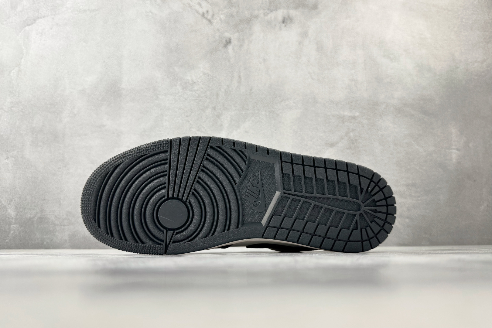Jordan Air Jordan 1 SE Iced Carmine炭黑 II0595-001-Top High Quatity Cheap Sneakers Fashion Clothing Clothes Bags handbags Shoes of all Brand wholesale With The best Quality And Beautiful Price from China Factory Chinese suppliers wholesaler seller Jordan Air Jordan 1 SE Iced Carmine炭黑 II0595-001