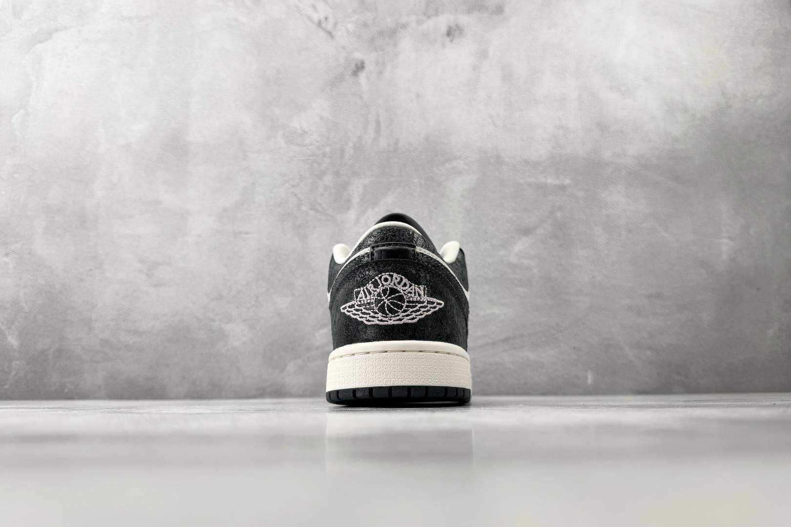 Jordan Air Jordan 1 SE Iced Carmine炭黑 II0595-001-Top High Quatity Cheap Sneakers Fashion Clothing Clothes Bags handbags Shoes of all Brand wholesale With The best Quality And Beautiful Price from China Factory Chinese suppliers wholesaler seller Jordan Air Jordan 1 SE Iced Carmine炭黑 II0595-001