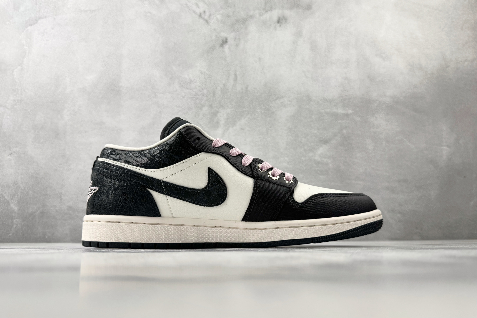 Jordan Air Jordan 1 SE Iced Carmine炭黑 II0595-001-Top High Quatity Cheap Sneakers Fashion Clothing Clothes Bags handbags Shoes of all Brand wholesale With The best Quality And Beautiful Price from China Factory Chinese suppliers wholesaler seller Jordan Air Jordan 1 SE Iced Carmine炭黑 II0595-001