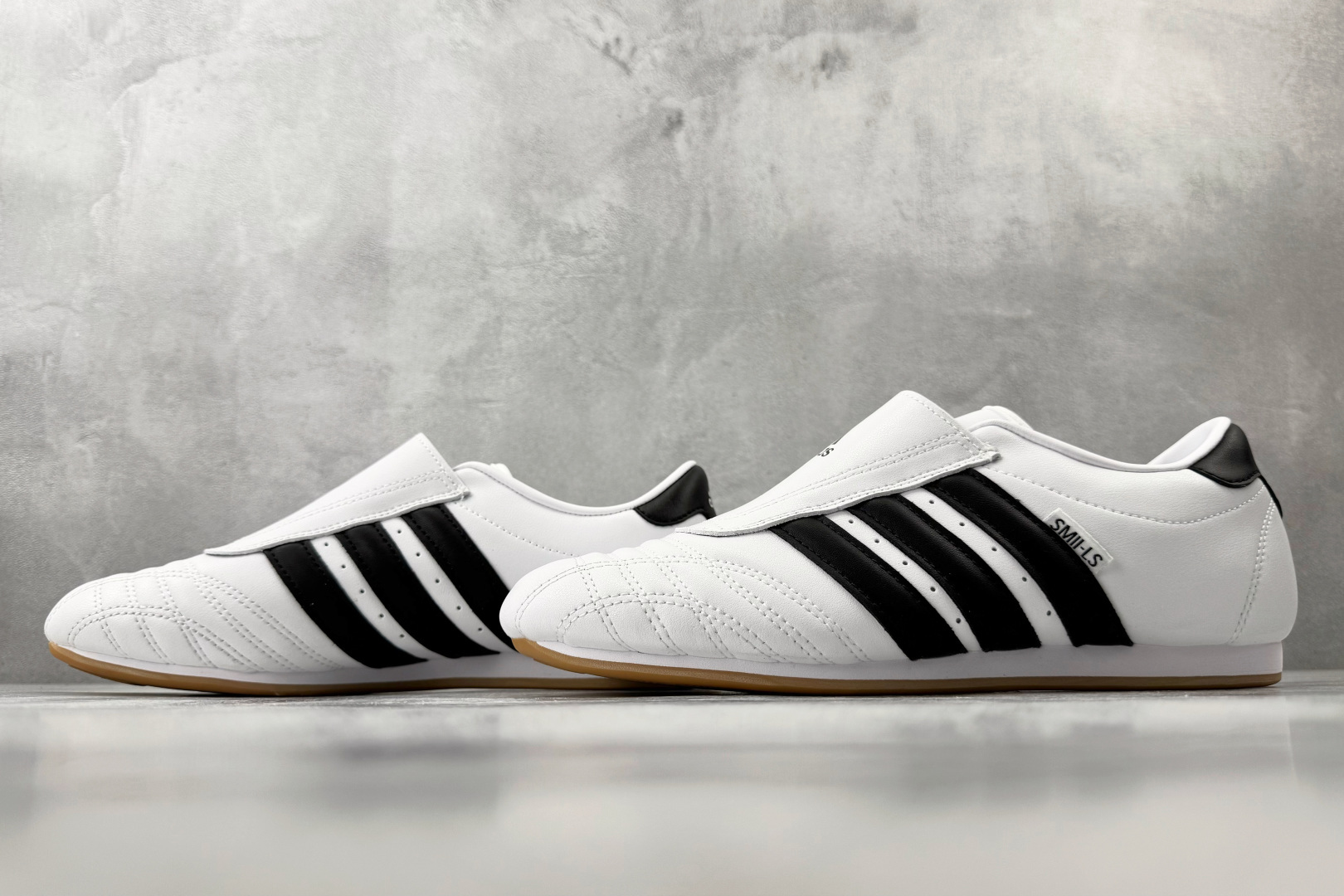 GOD 神版 adidas TAEKWONDO 白色货号：JQ4774尺码：36 36.5 37 37.