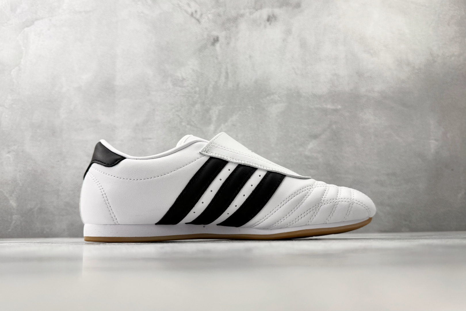 GOD 神版 adidas TAEKWONDO 白色货号：JQ4774尺码：36 36.5 37 37.