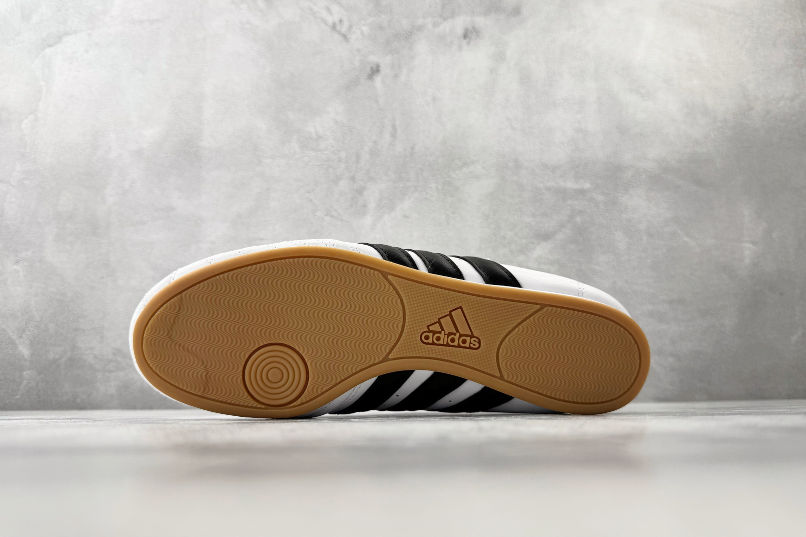 GOD 神版 adidas TAEKWONDO 白色货号：JQ4774尺码：36 36.5 37 37.