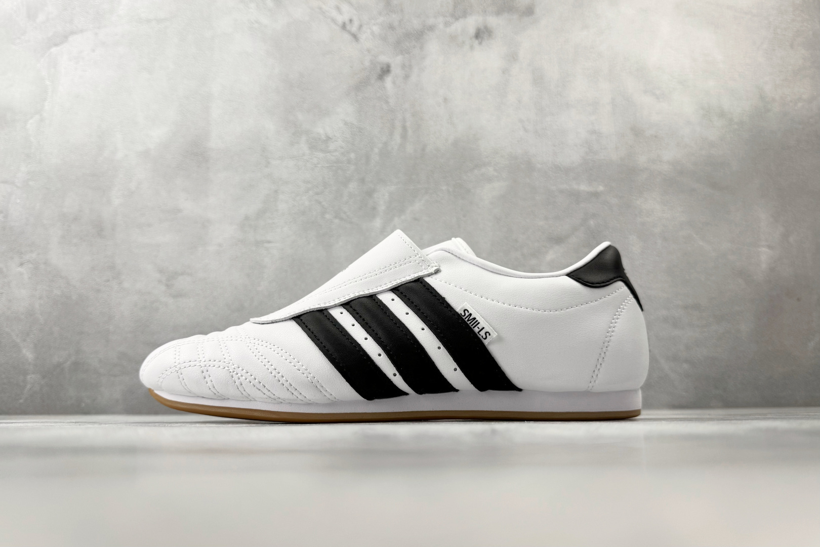 GOD 神版 adidas TAEKWONDO 白色货号：JQ4774尺码：36 36.5 37 37.