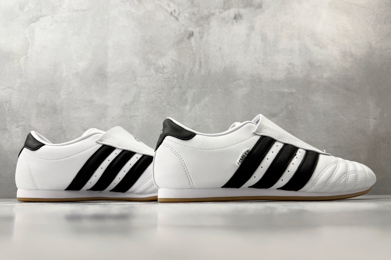 GOD 神版 adidas TAEKWONDO 白色货号：JQ4774尺码：36 36.5 37 37.