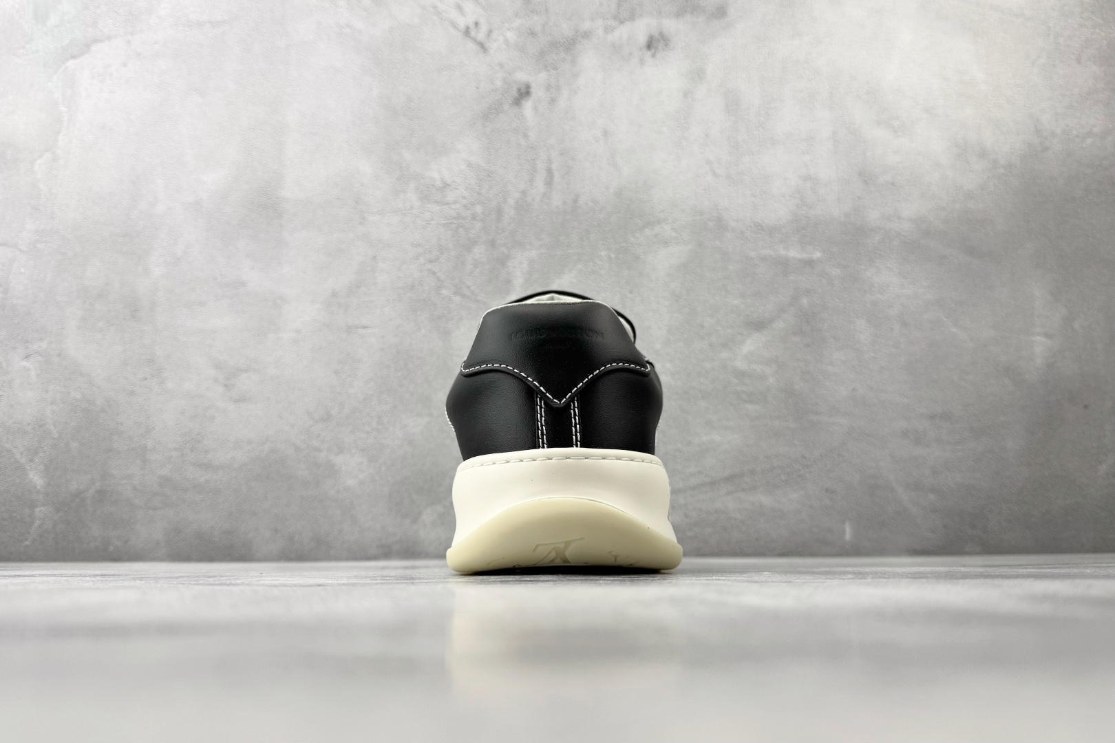 LOUIS VUITTON Tilted 黑色 1AJW