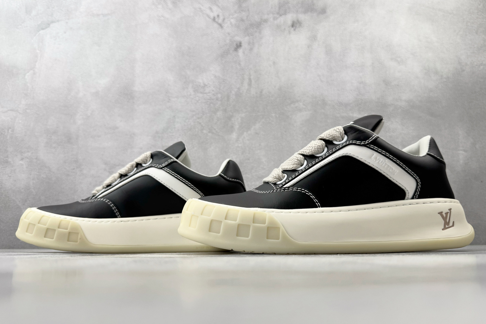 LOUIS VUITTON Tilted 黑色 1AJW