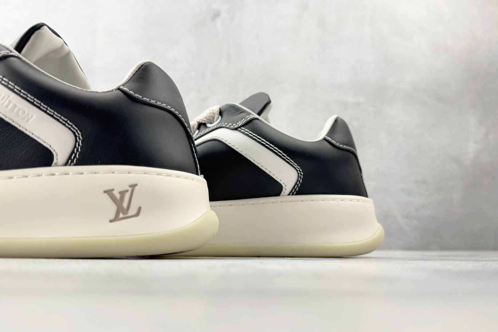 LOUIS VUITTON Tilted 黑色 1AJW