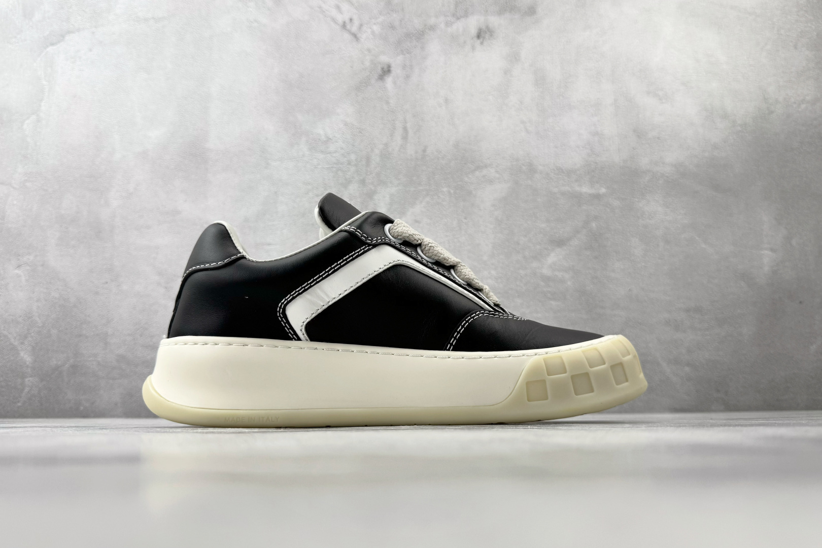 LOUIS VUITTON Tilted 黑色 1AJW